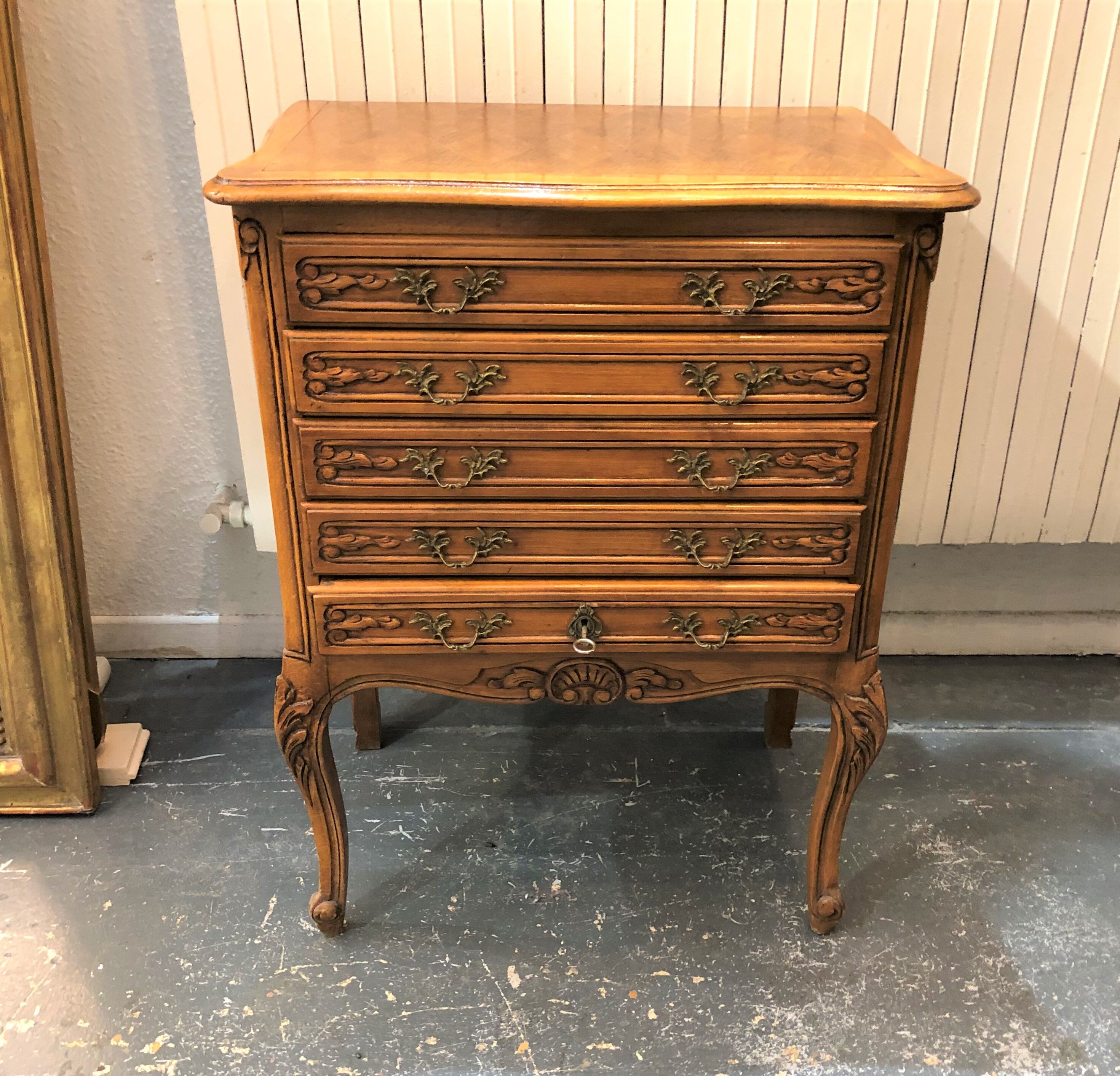 Solid wood silver cabinet with 5 drawers for 173 place settings, silver-plated metal, Solid silver