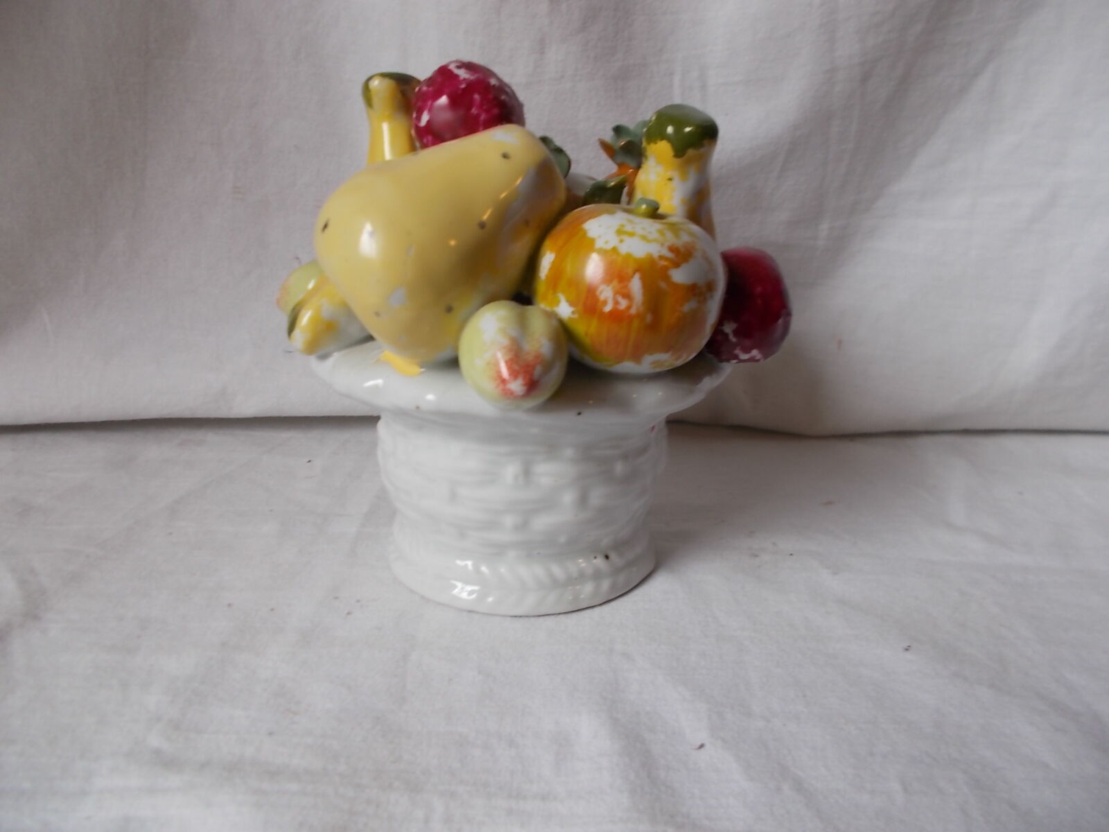 Fruit bowl trompe l'œil in earthenware