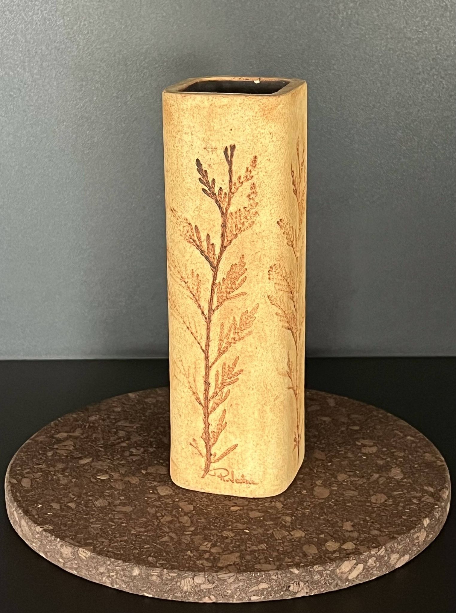 Vase en grès à décor d'herbier par Raymonde Leduc, Vallauris années 60
