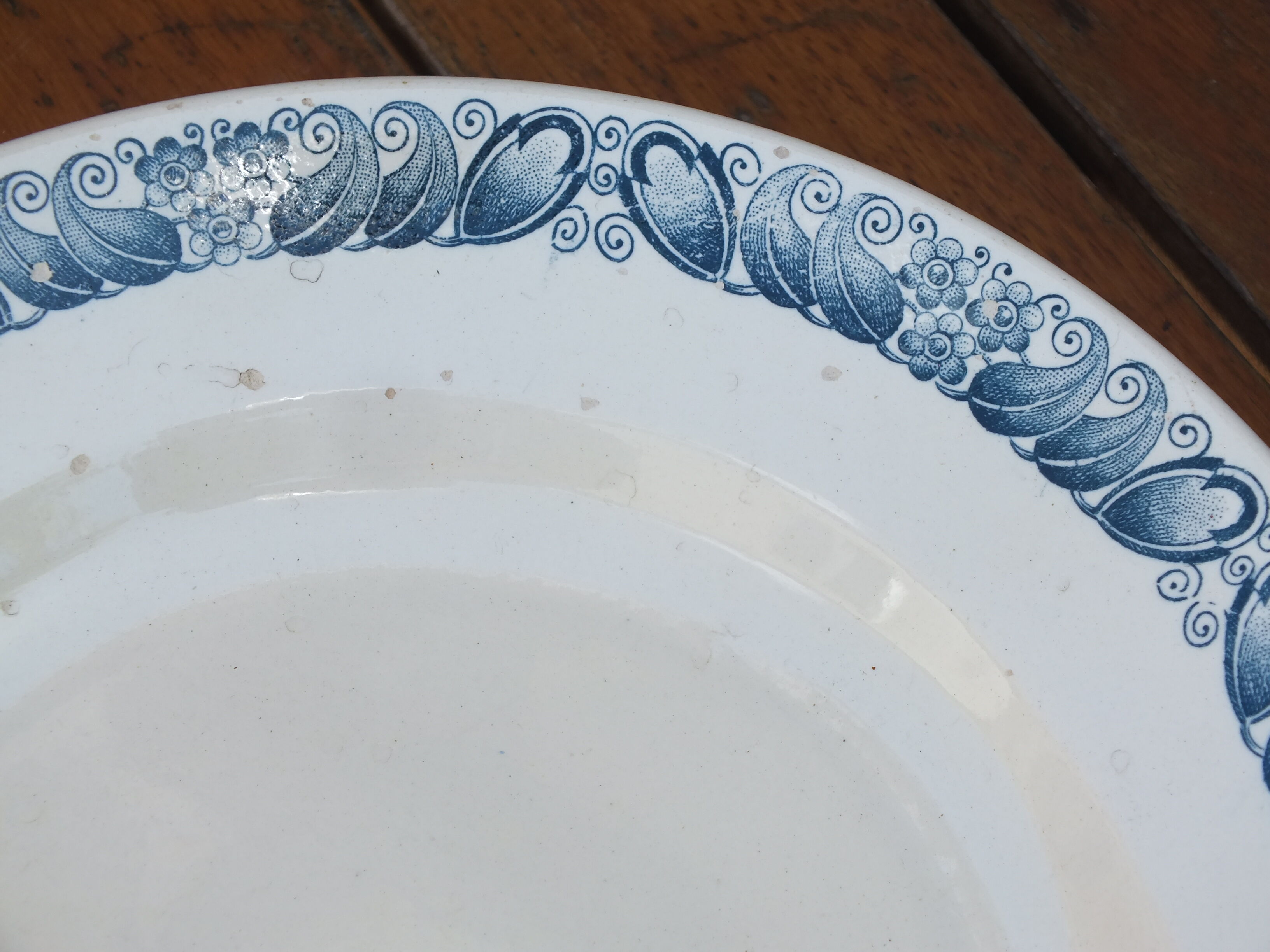 Old earthenware bass cut from Longchamp service Marcel