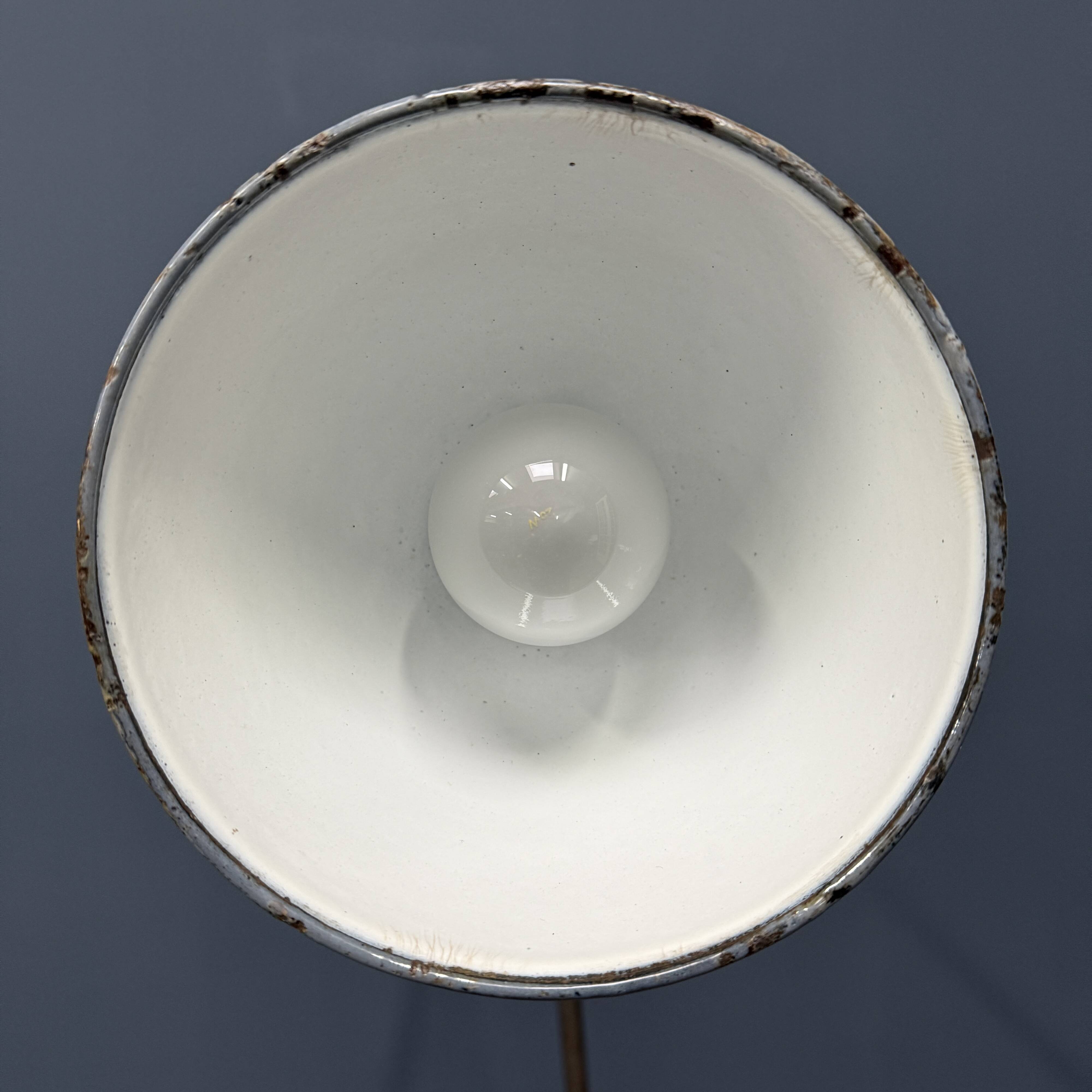 Grande lampe de table d'atelier Kandem modèle 566