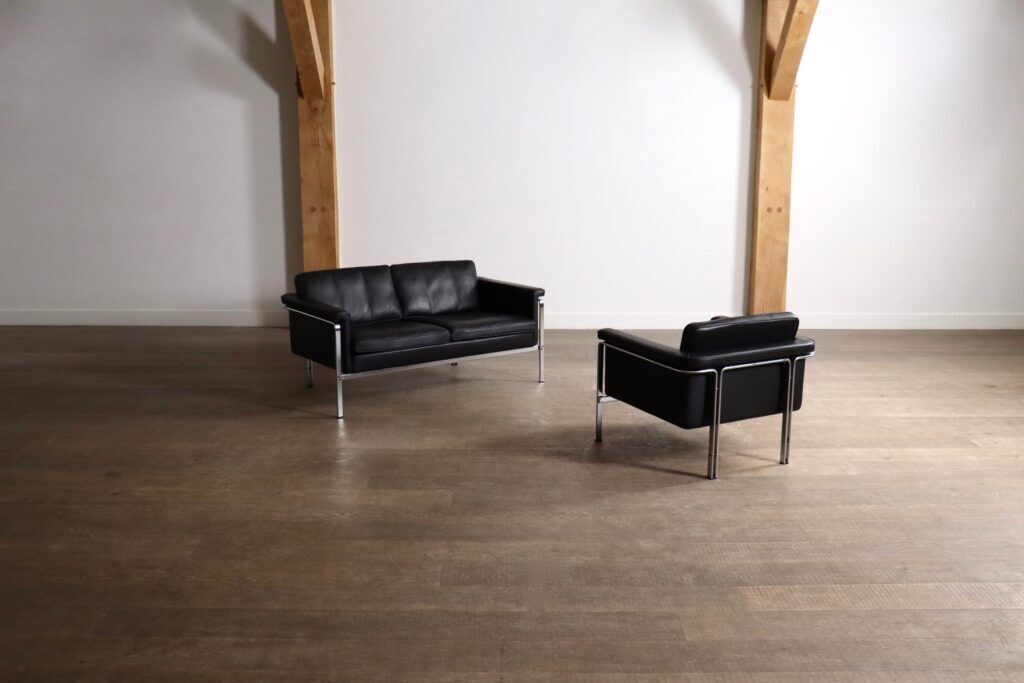 Horst Brüning Model 6912 two seater sofa in black leather for Kill International, Germany 1967