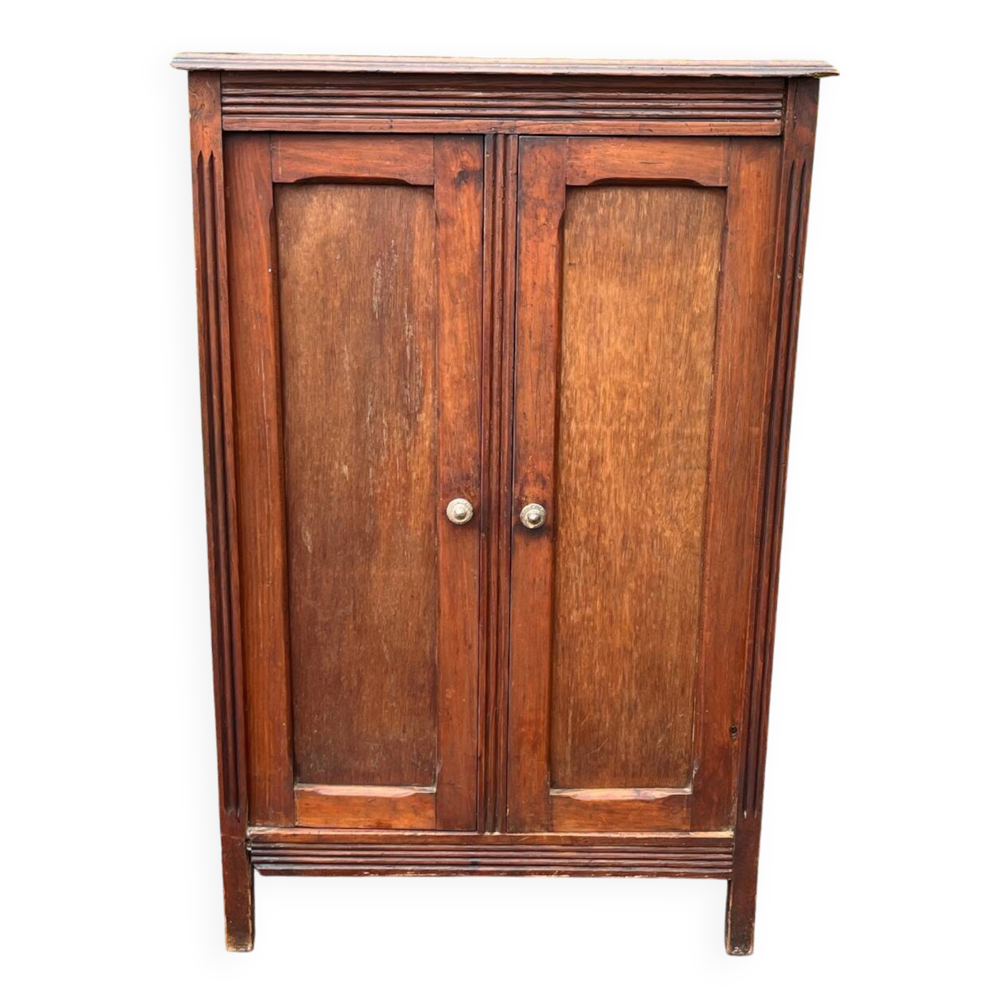 Small cabinet with 2 doors