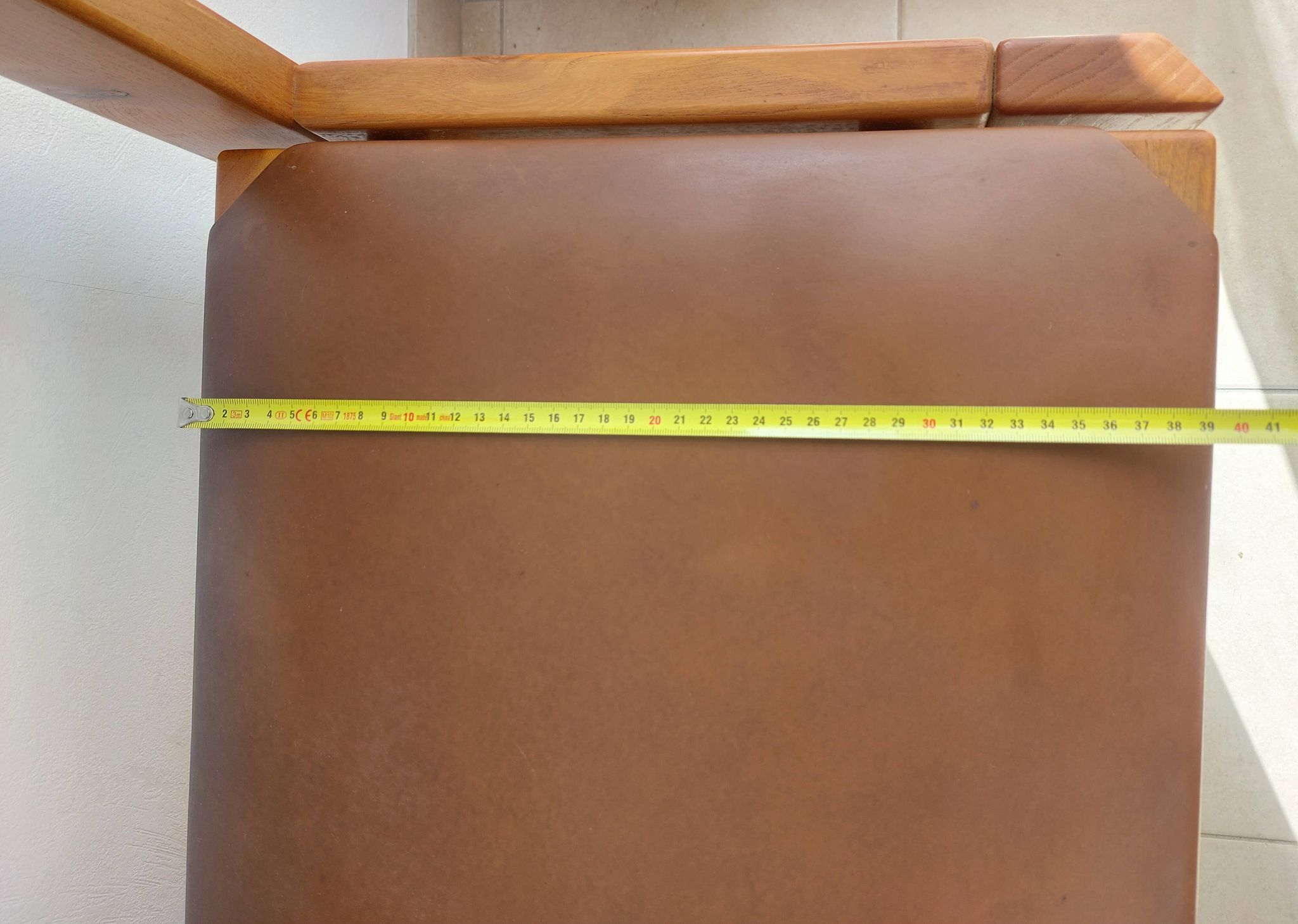 Suite de 6 chaises Luigi Gorgoni – Roche Bobois – Orme massif & Cuir – Vint