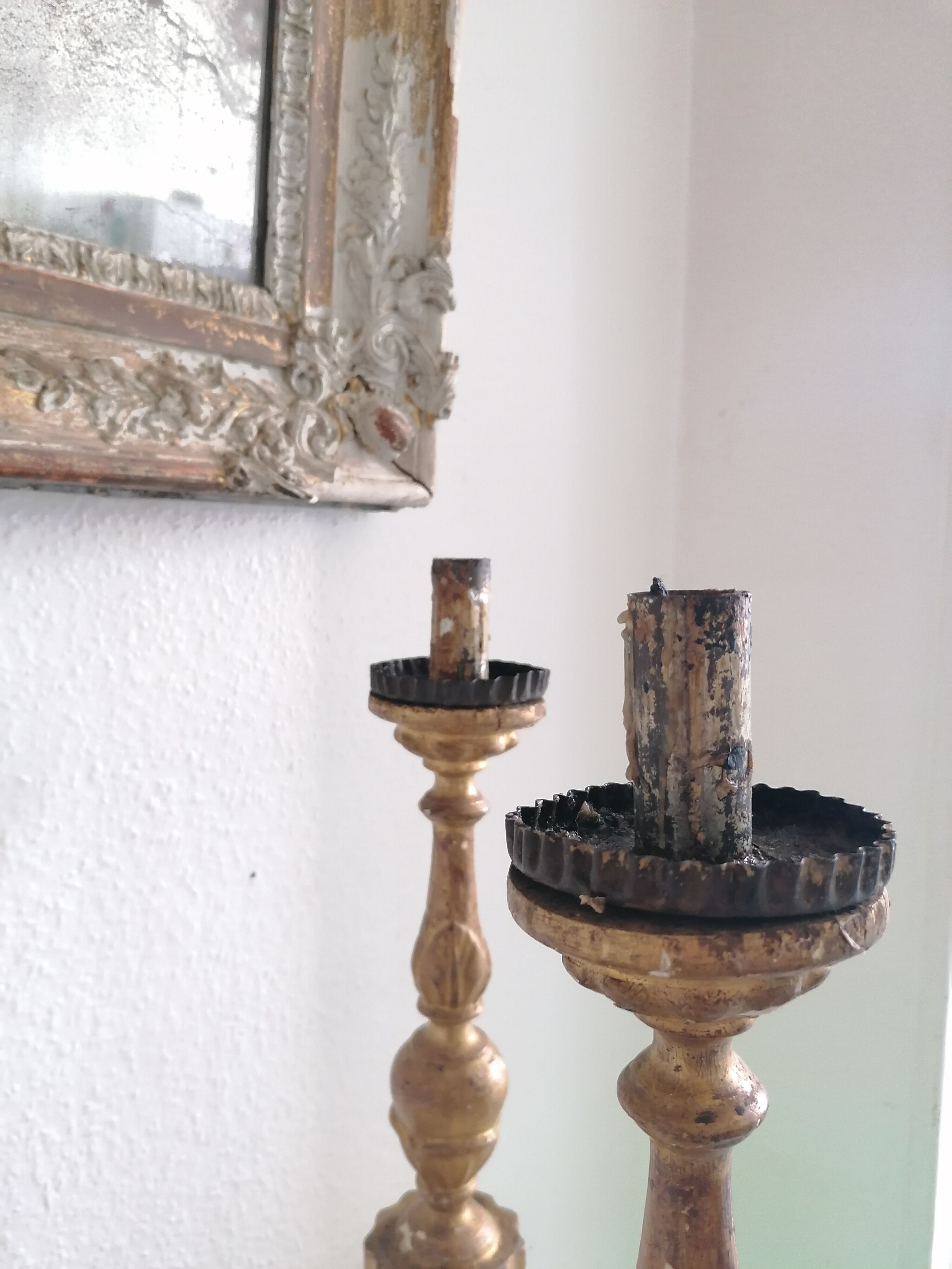 Pair of gold candlesticks with leaf