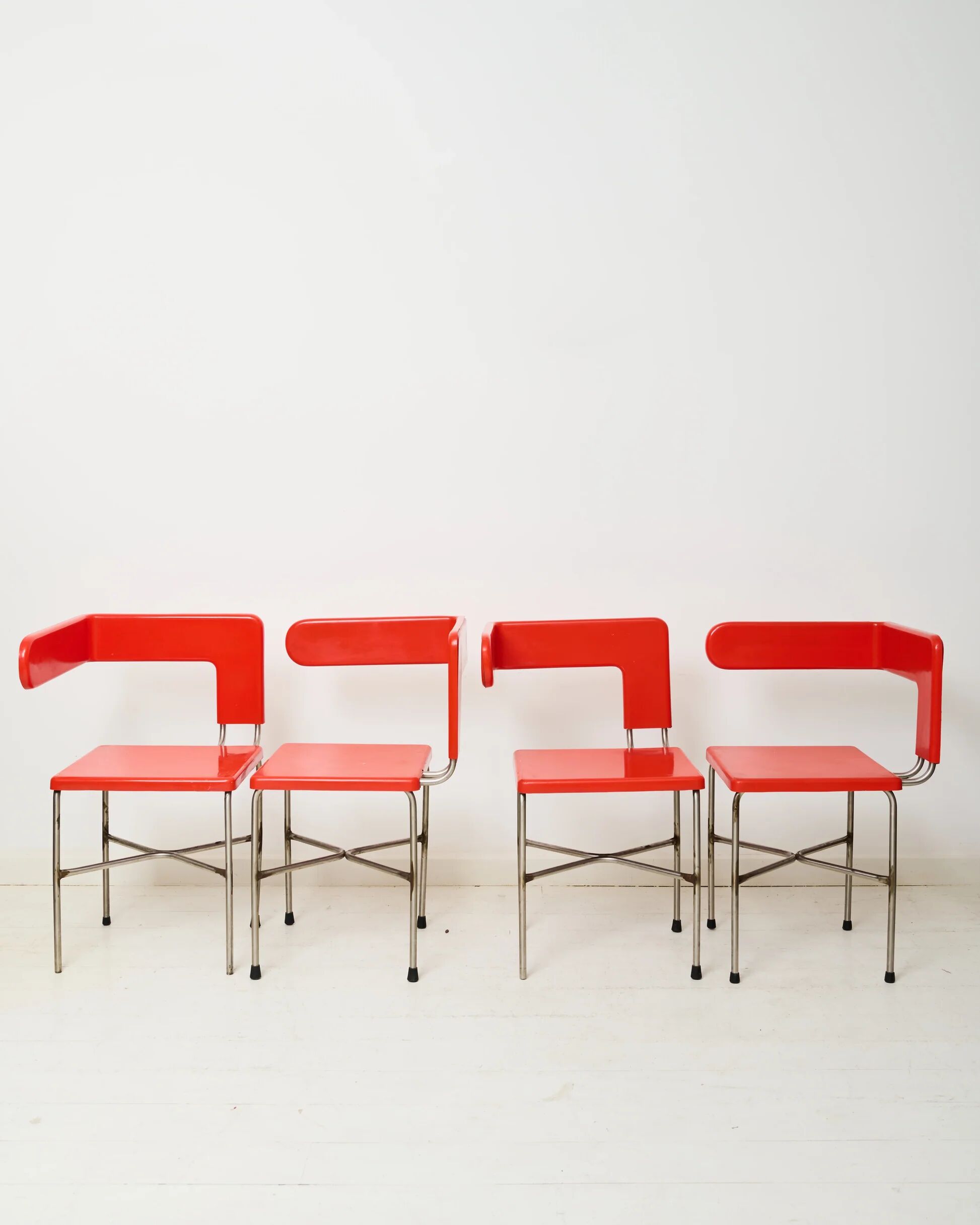 Chaises asymétriques (4), post-moderne, Italie, 1980s