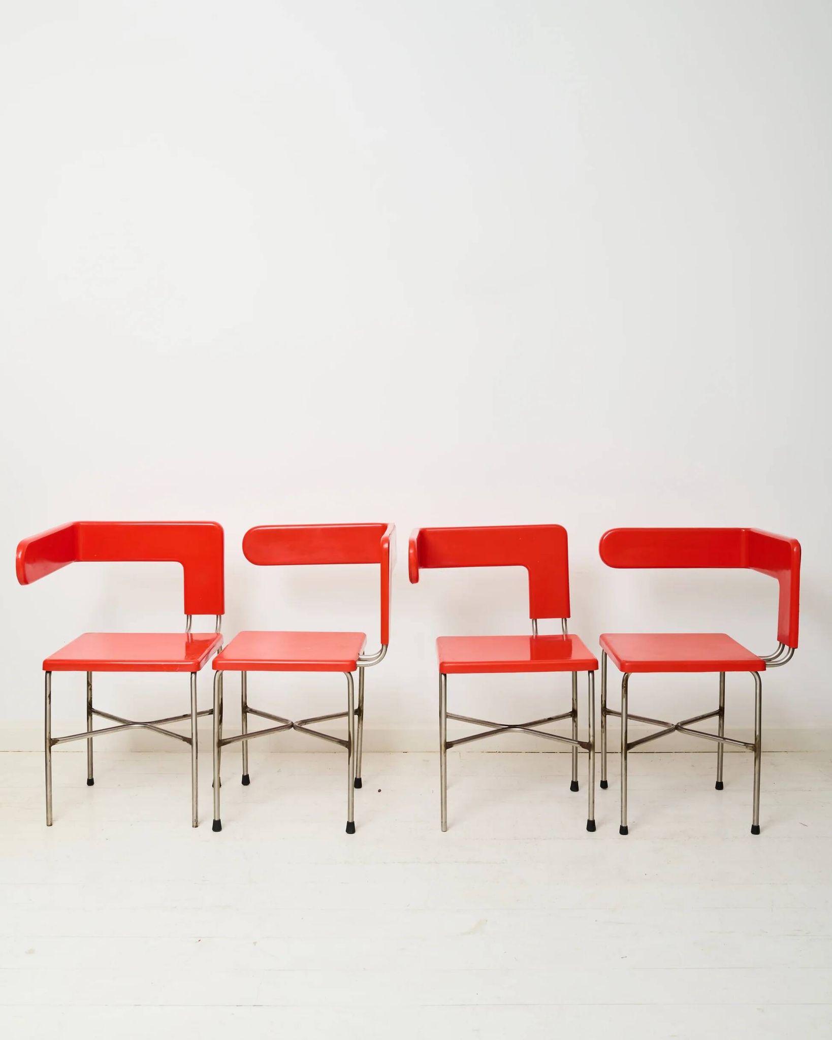 Chaises asymétriques (4), post-moderne, Italie, 1980s