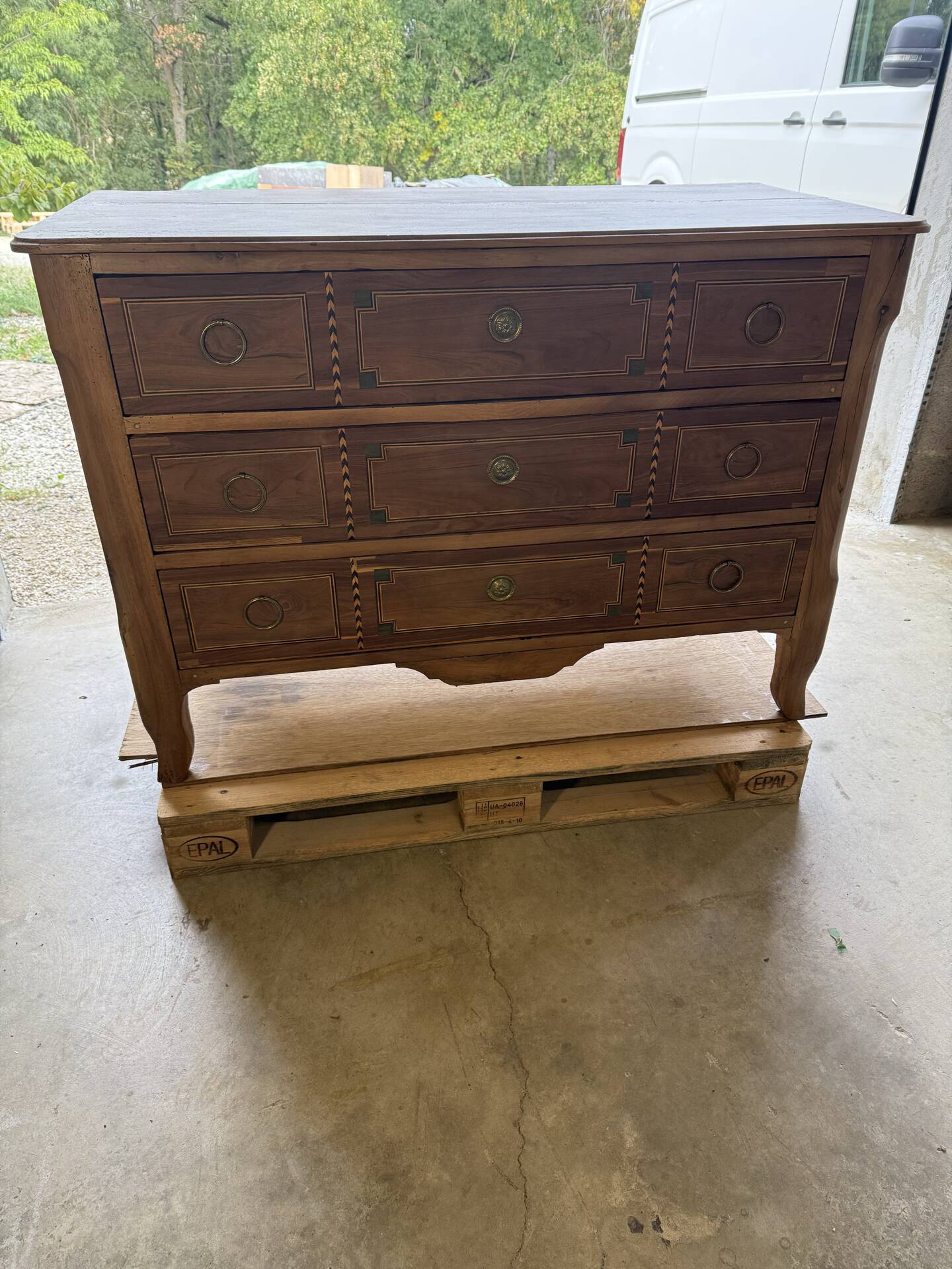 Pantaloon Chest