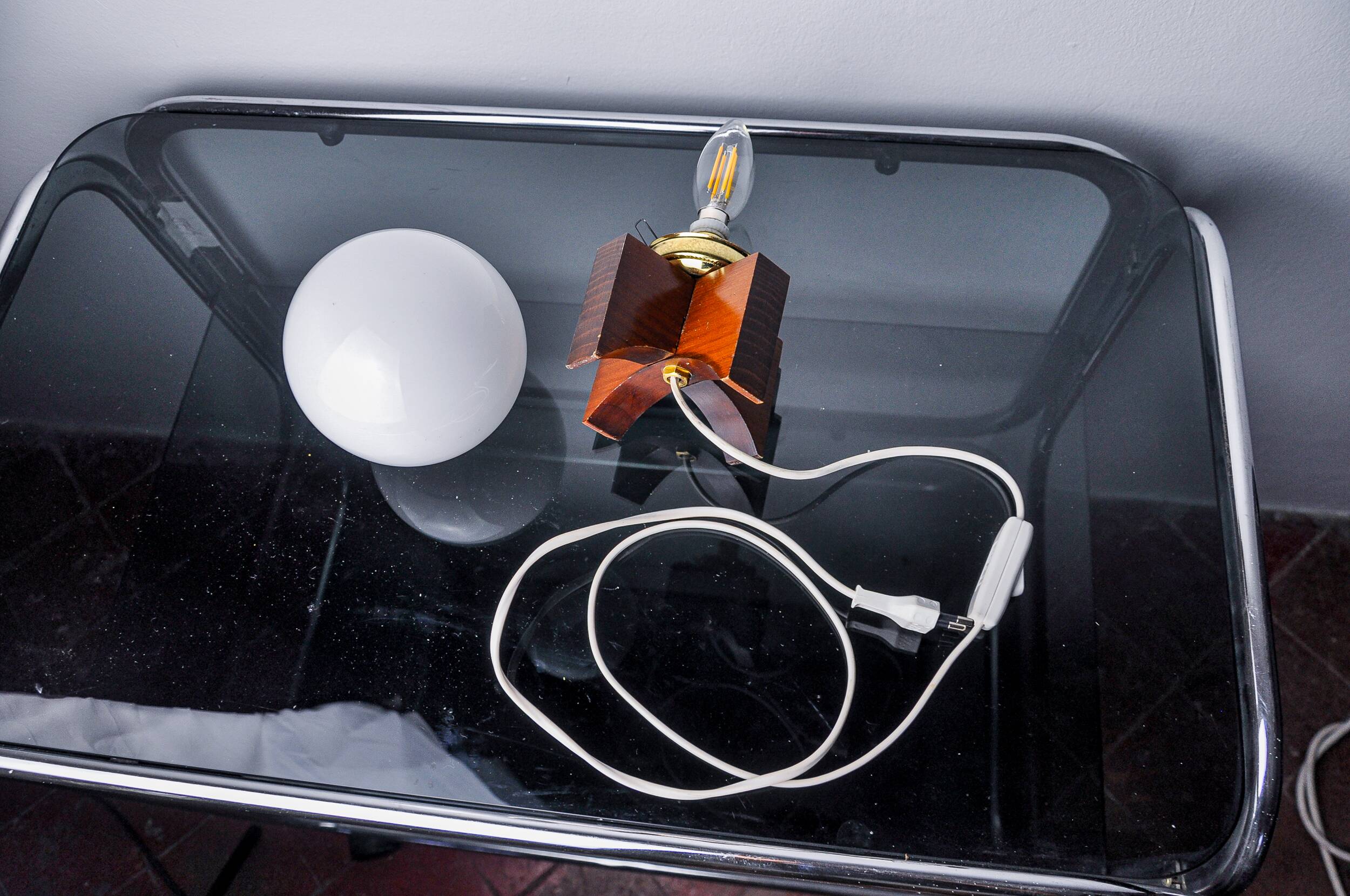 Pine table lamp and opaline globe, popular art, Spain, 1970