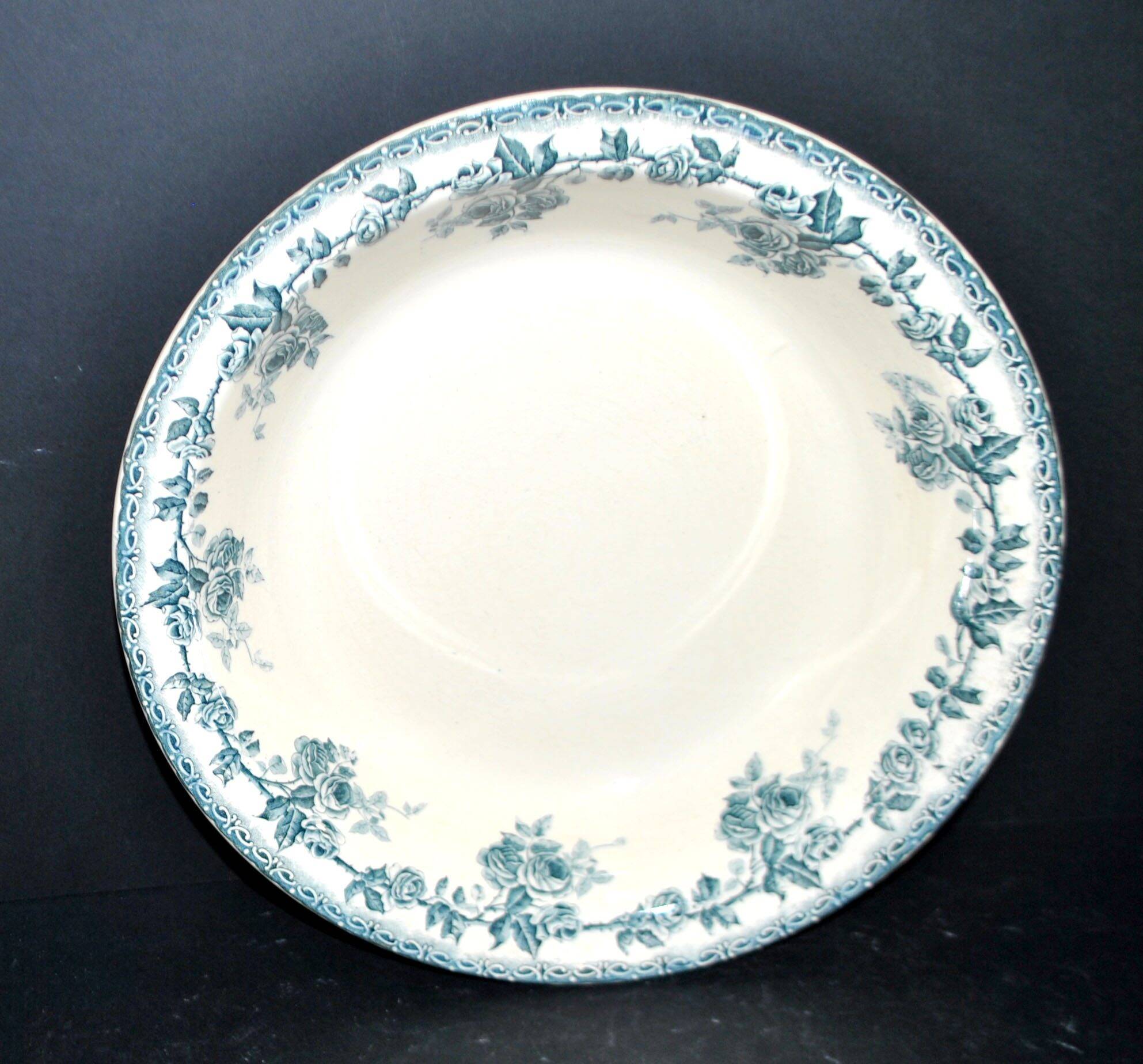 Choisy-le-Roi flat hollow salad decorated with blue and green roses by Hippolyte Boulenger.