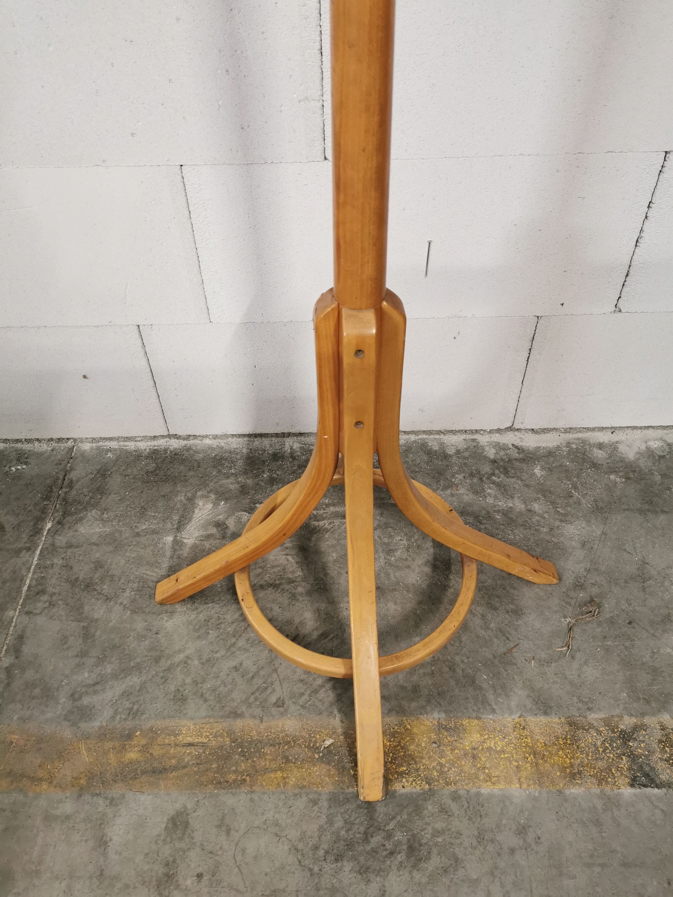 Baumann parrot coat holder