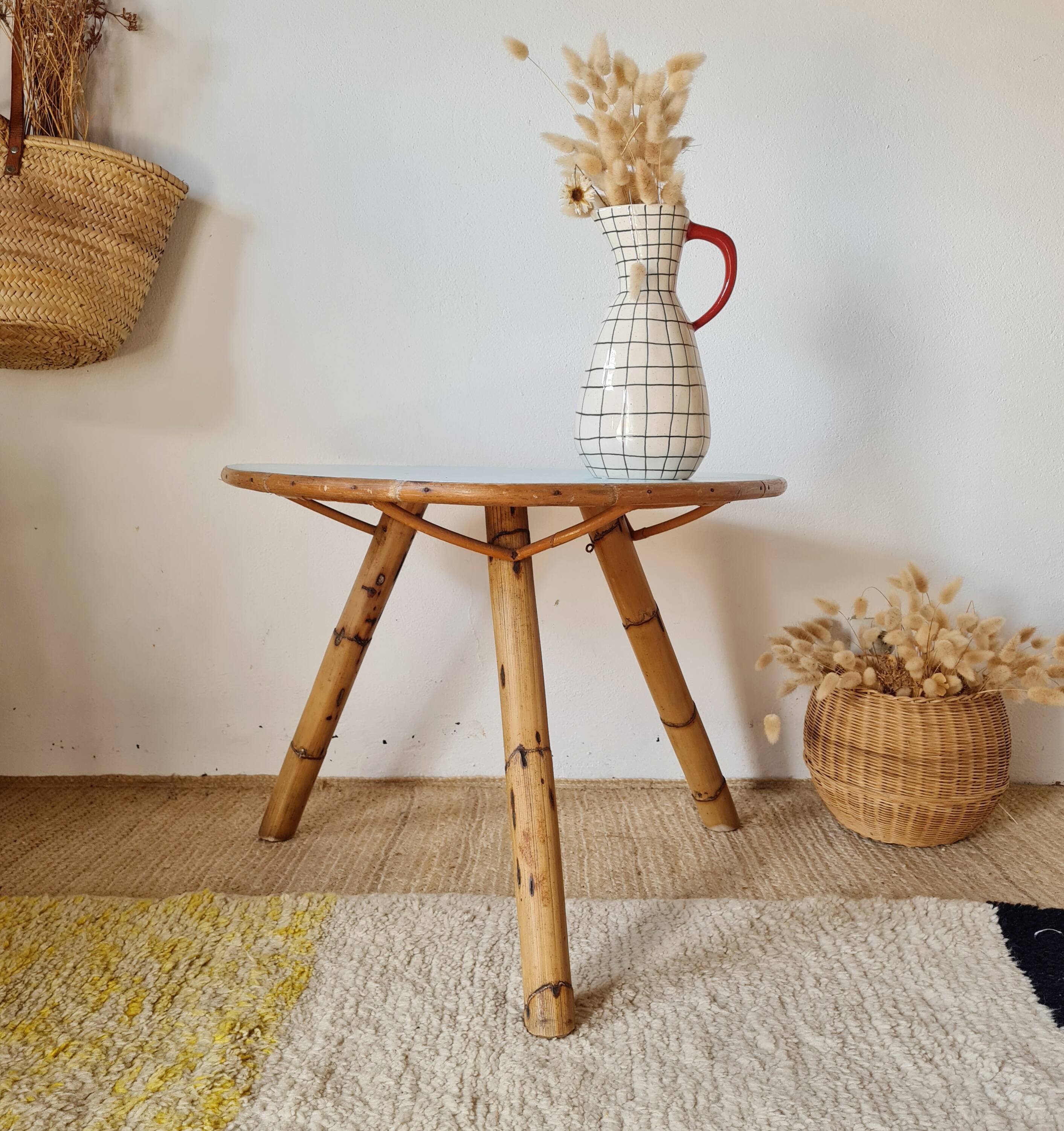 Tripod coffee table – Rattan & Bamboo – Sky blue oval top – 60s