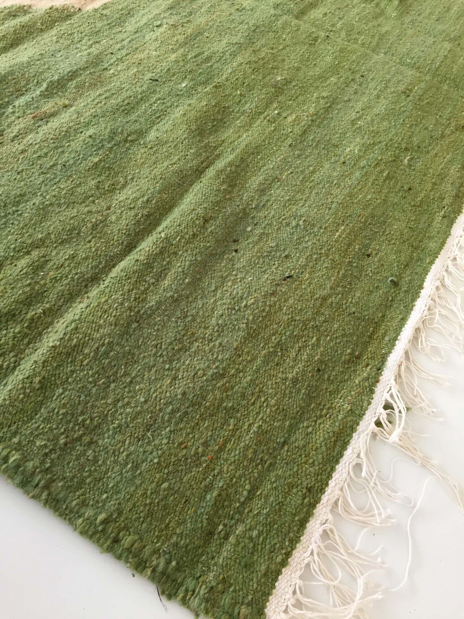 Tapis Kilim berbère marocain écru à aplats colorés 252x150cm