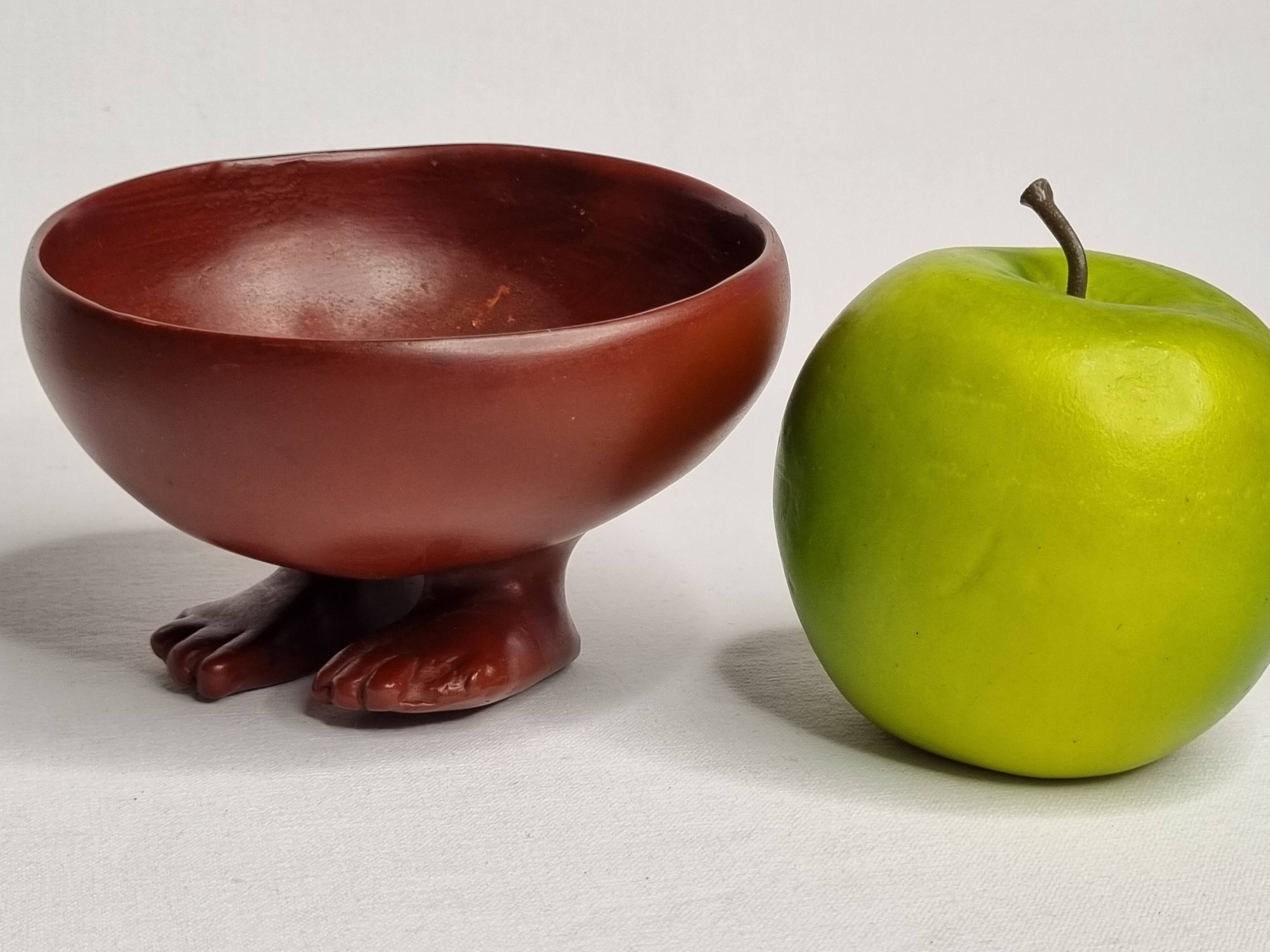 Empty pocket, Egyptian offering bowl "on feet" known as Nagada, 12 cm