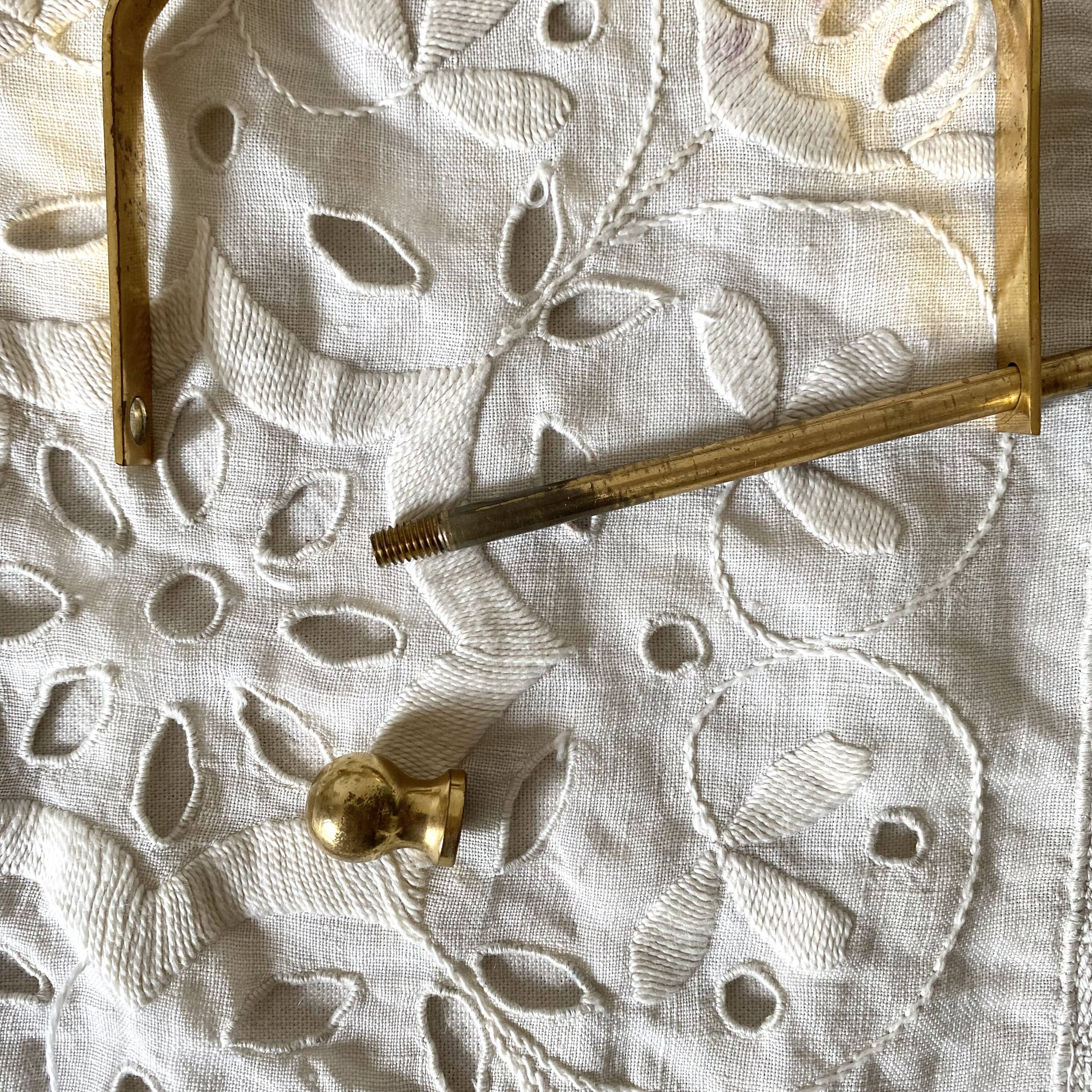 Swan toilet paper dispenser in brass