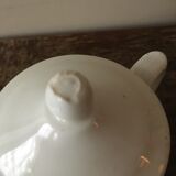 Cafetiere in fire porcelain or white sandstone (P. precious) of Grigny