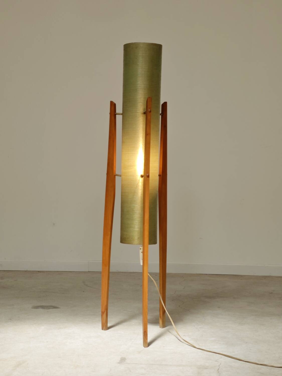Rocket green floor lamp by Novoplast fiber and wood 1960