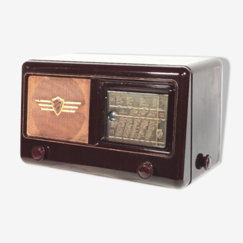 Vintage Bluetooth radio: 1939 Clarville S505