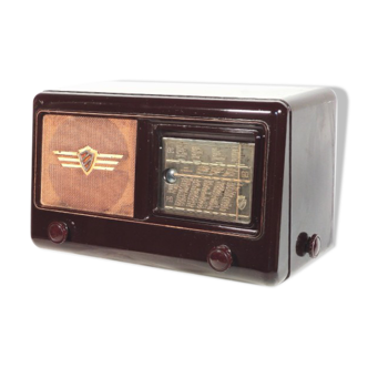 Vintage Bluetooth radio: 1939 Clarville S505