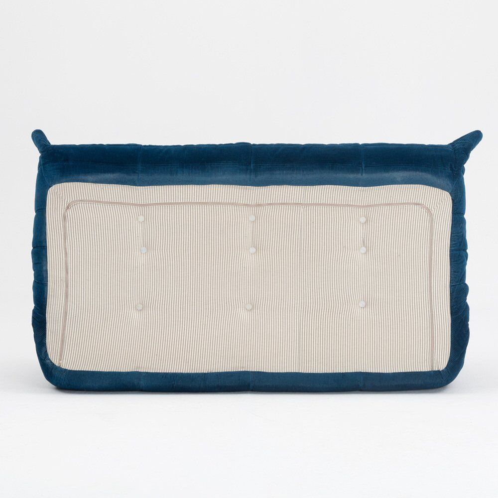 Canapé trois places Togo en tissu bleu foncé par Michel Ducaroy pour Ligne Roset