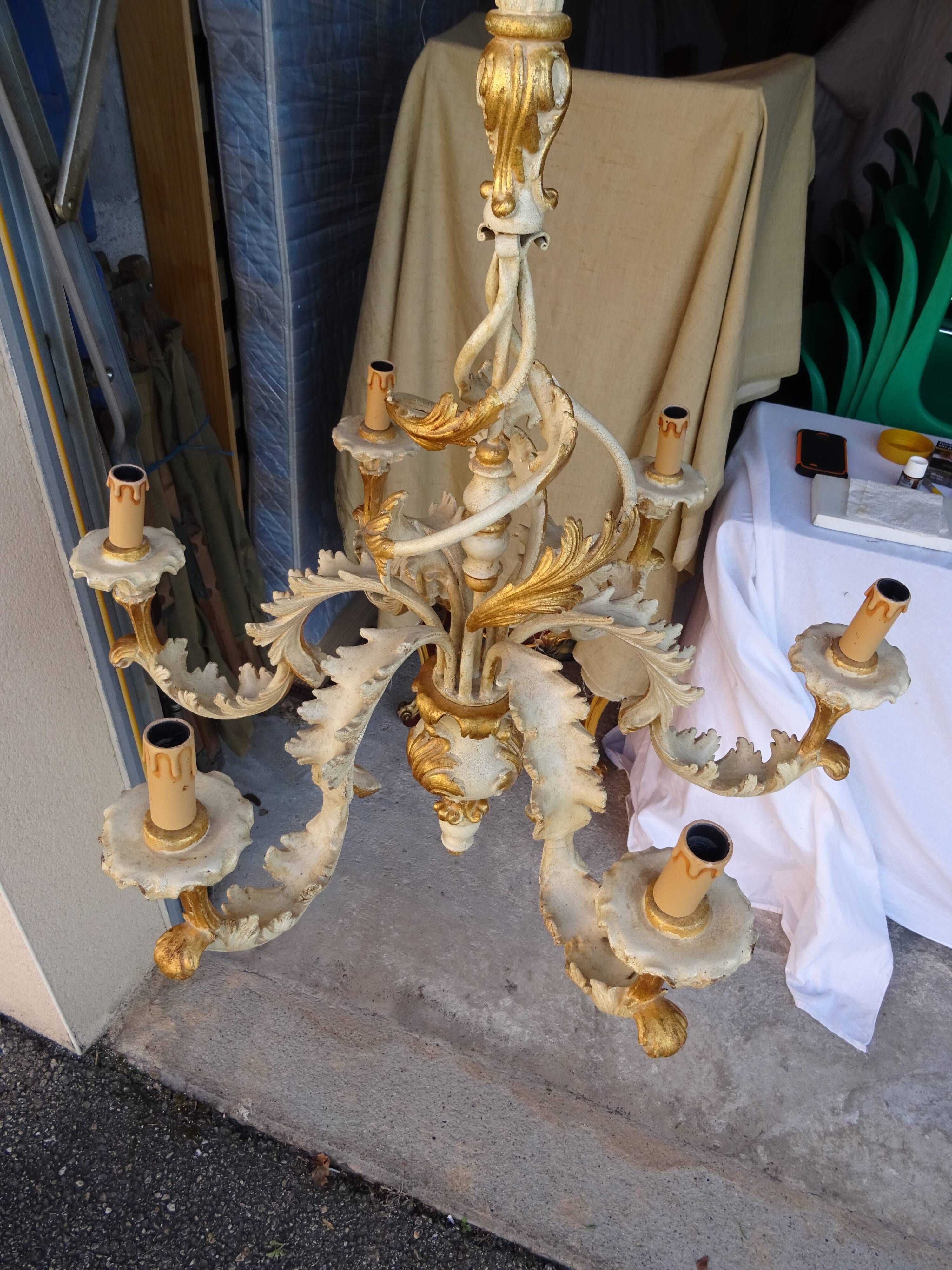 Lustre baroque Italien en bois et stuc doré 109 cm