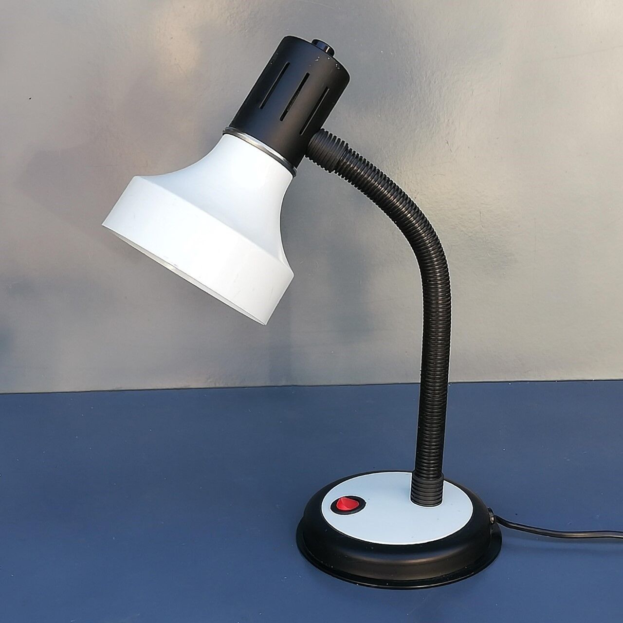 Vintage italian desk lamp veneta lumi