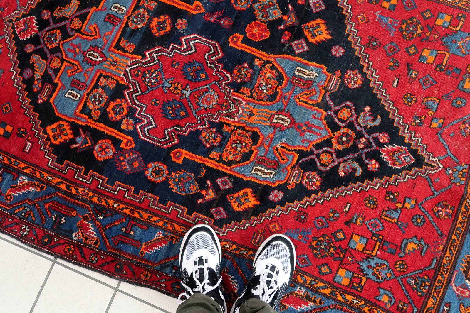 Tapis vintage du Moyen-Orient Hamadan fait main en laine – 133 x 196 cm