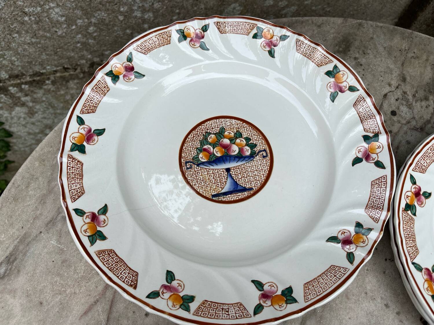 Plat et assiettes art deco, Longwy - décor Maurice