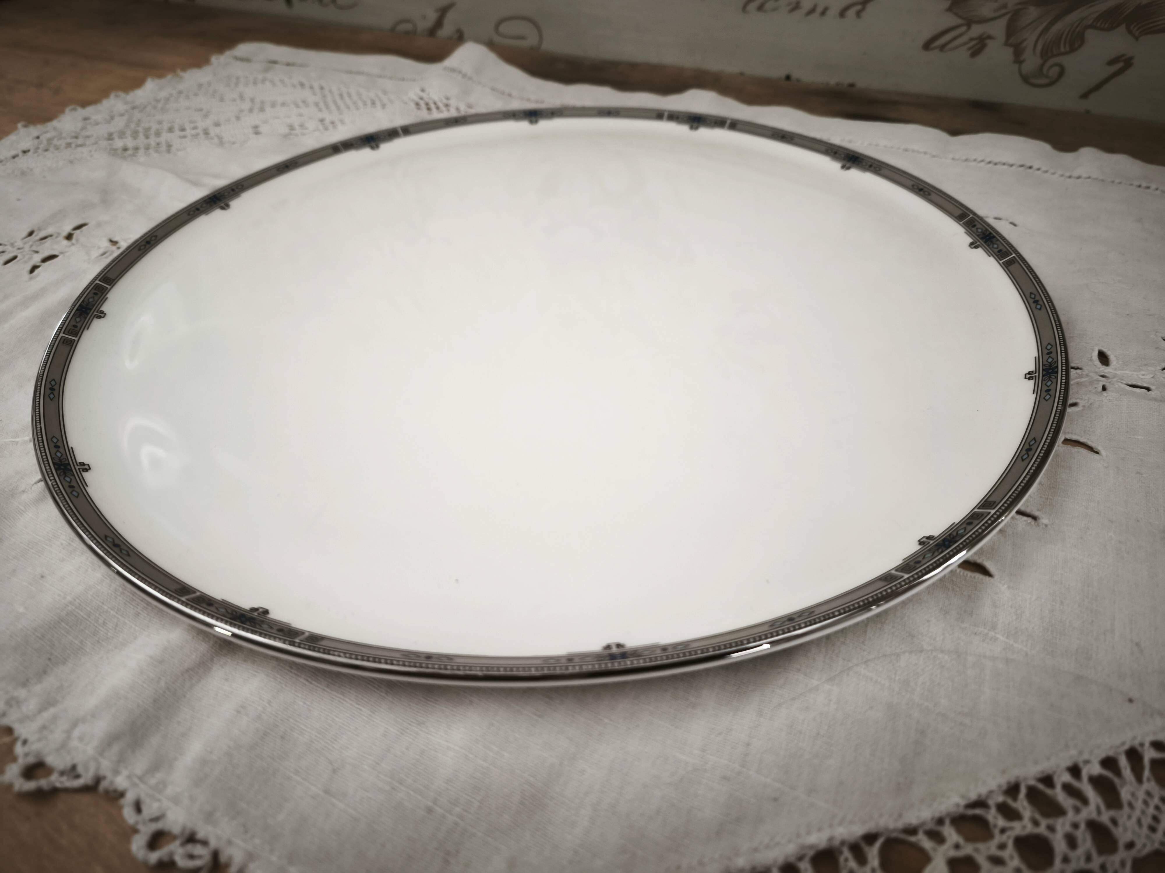 Extra-flat large pie dish English porcelain Wedgwood model Amherst