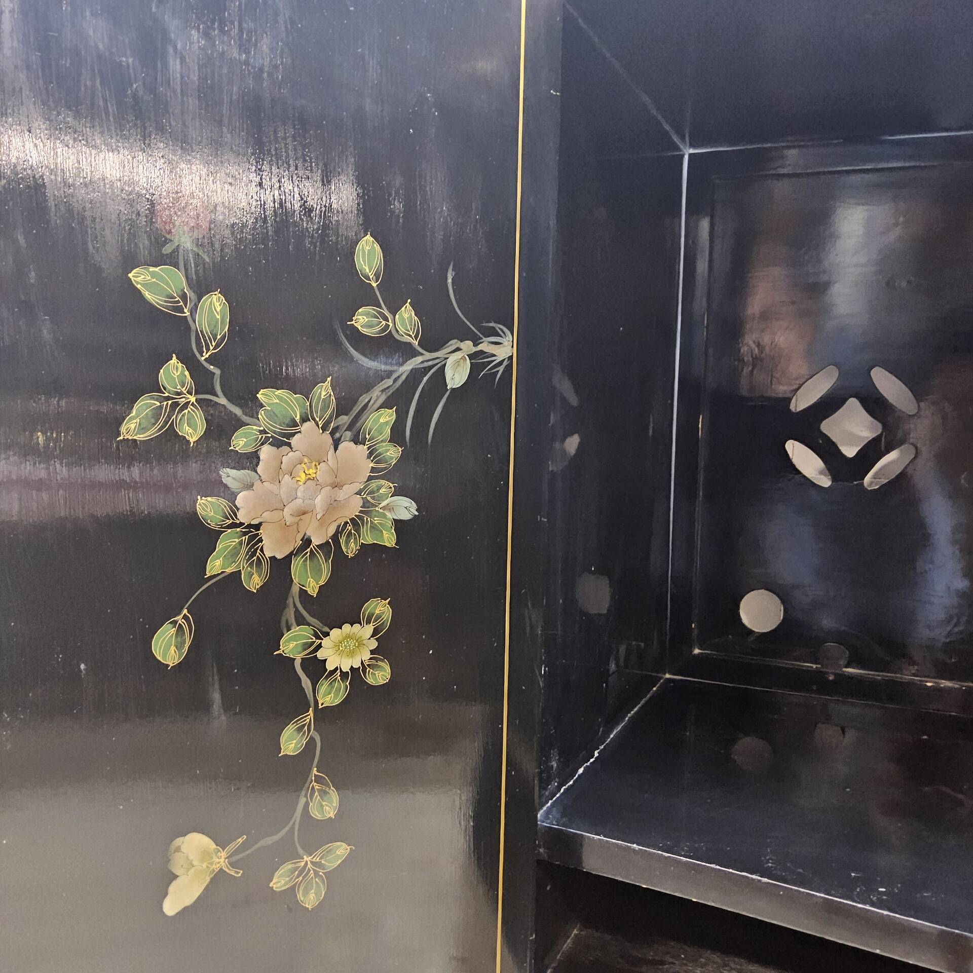 Vintage Chinese cabinet with gold leaf, flowers and birds (bar cabinet)
