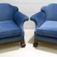 Paire de fauteuils italiens néo-Renaissance du XIXe siècle en chêne et velours bleu