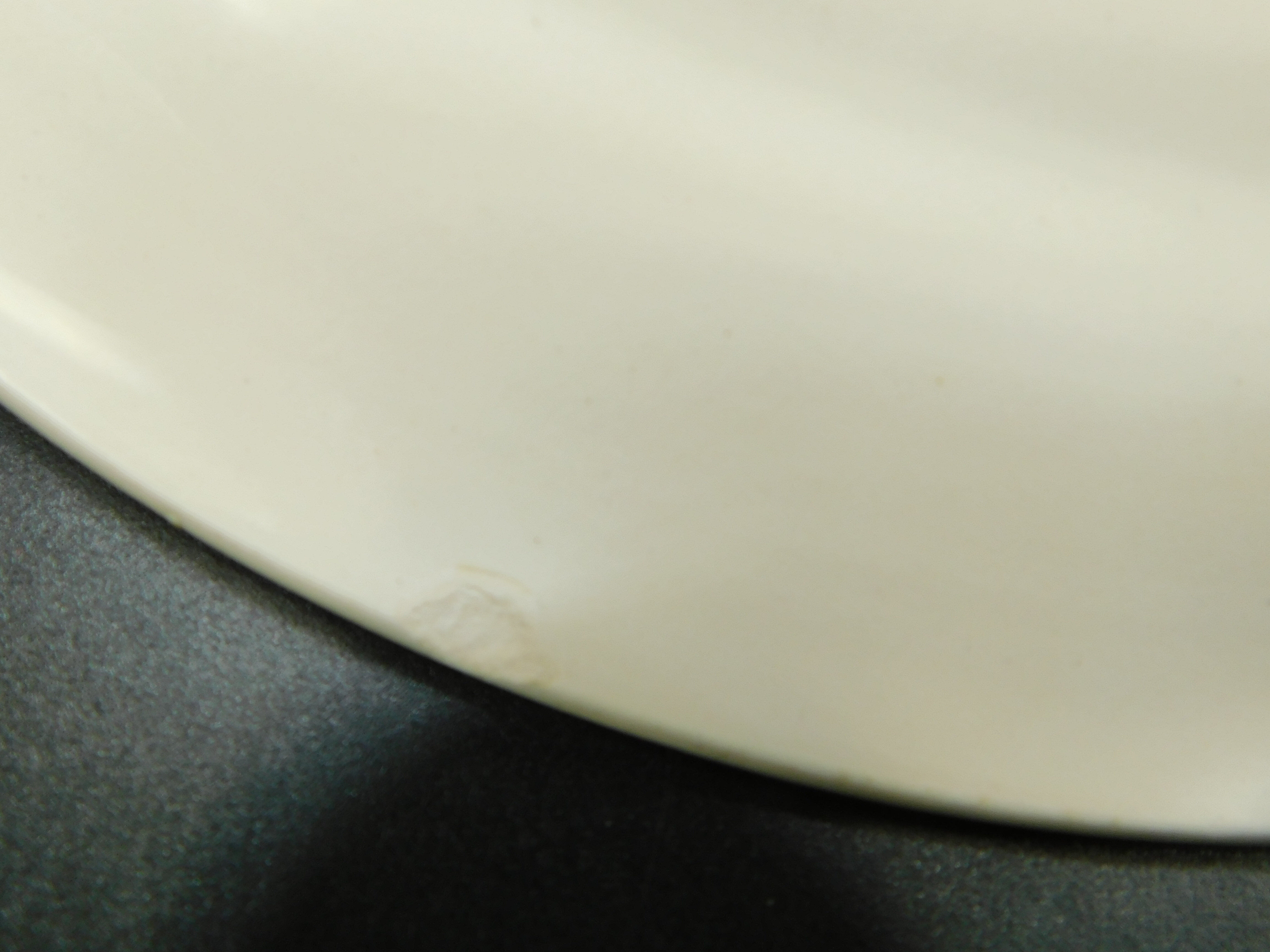 8 flat plates Villeroy - Boch Mettlach - Cream and Gold.