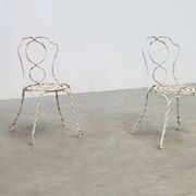 Ensemble de deux chaises de jardin sculpturales françaises