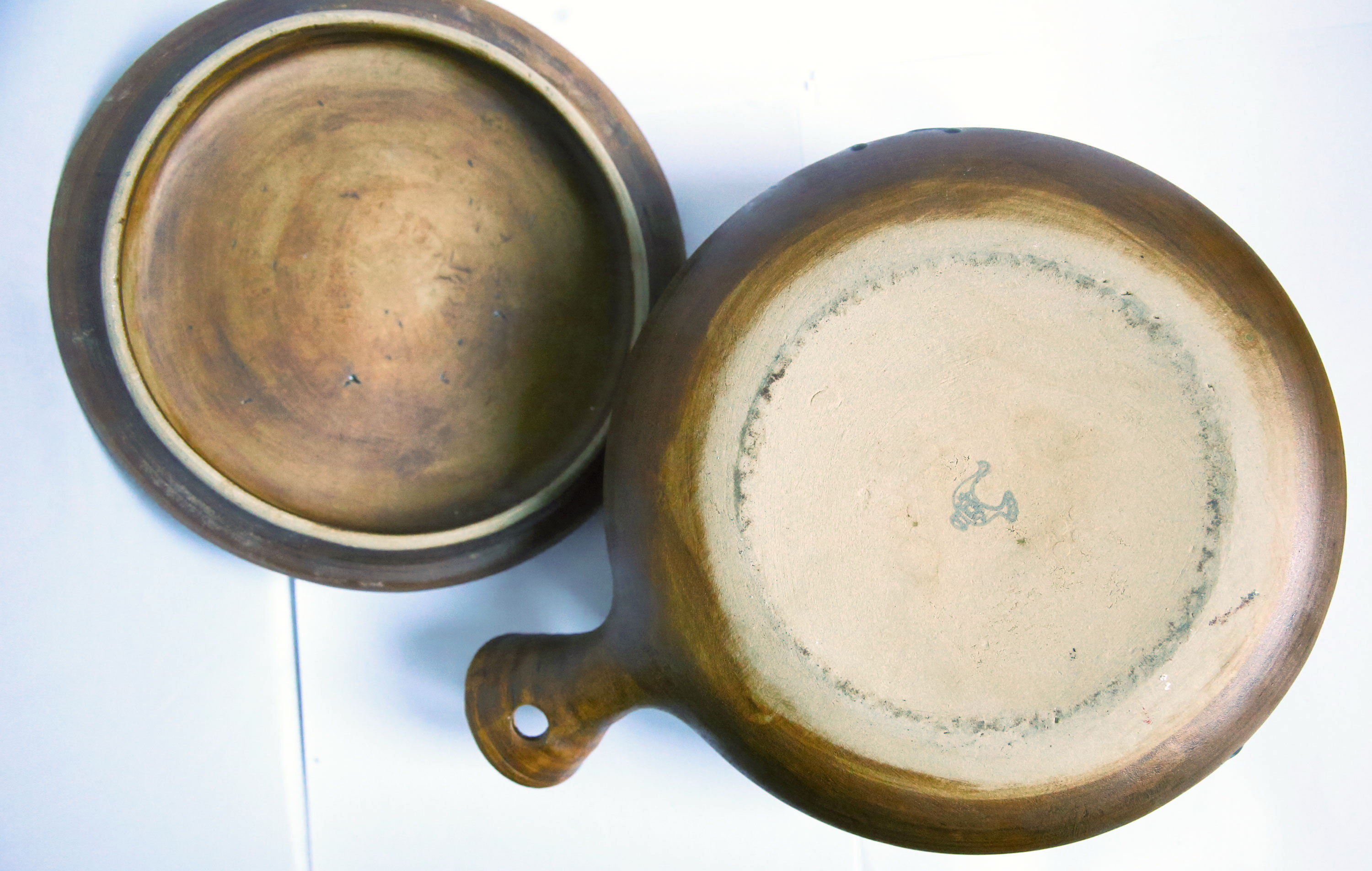 Soupière / sandstone frying pan from La Colombe pottery