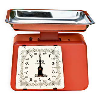 Stube - vintage household scale in red painted metal - force 10