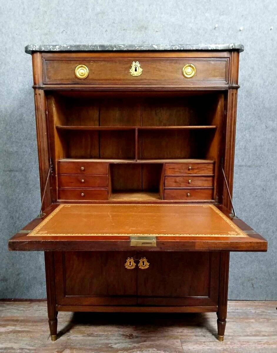 Parisian secretary from the Louis XVI period in mahogany circa 1760