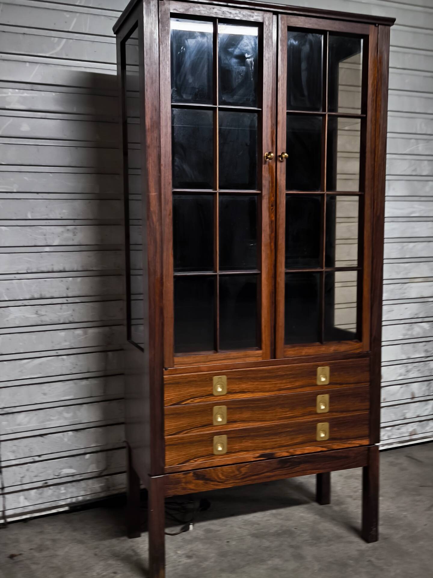 Vintage 1960s Scandinavian display cabinet in rosewood.
