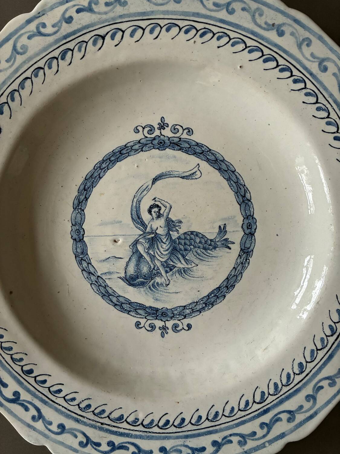 Plat Delft Néréide XVIIe