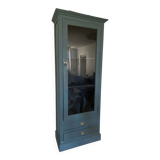 Armoire en bois vitrée