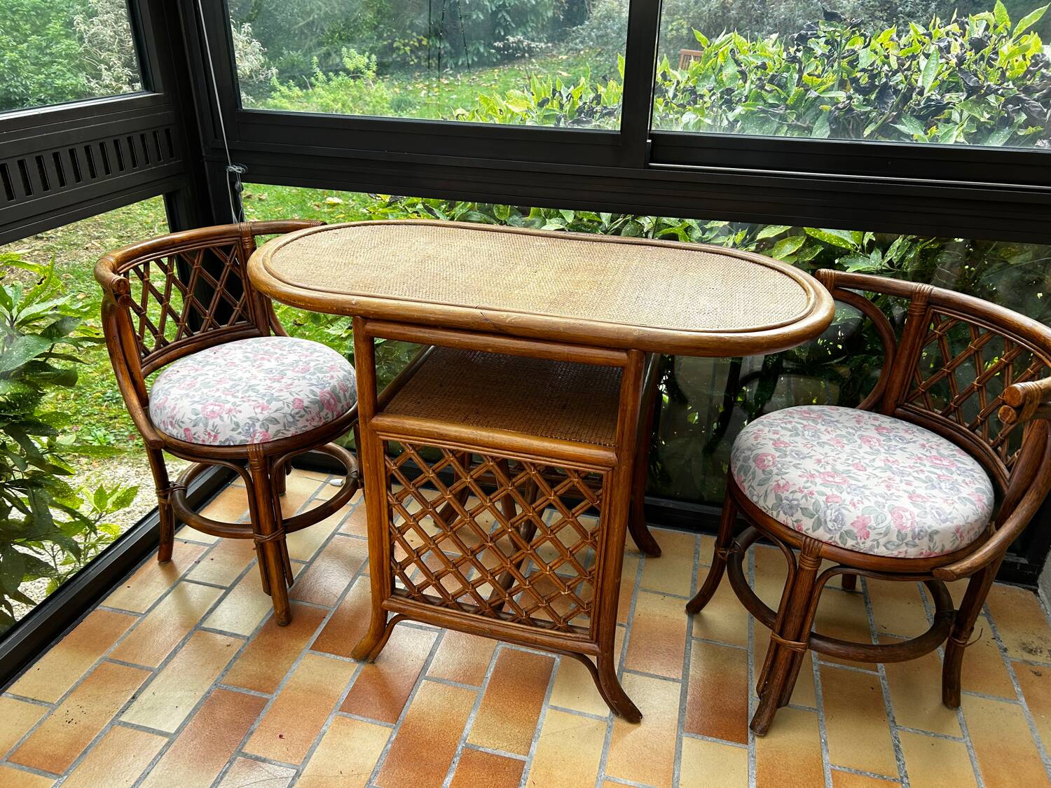 Vintage rattan table and chairs 1970