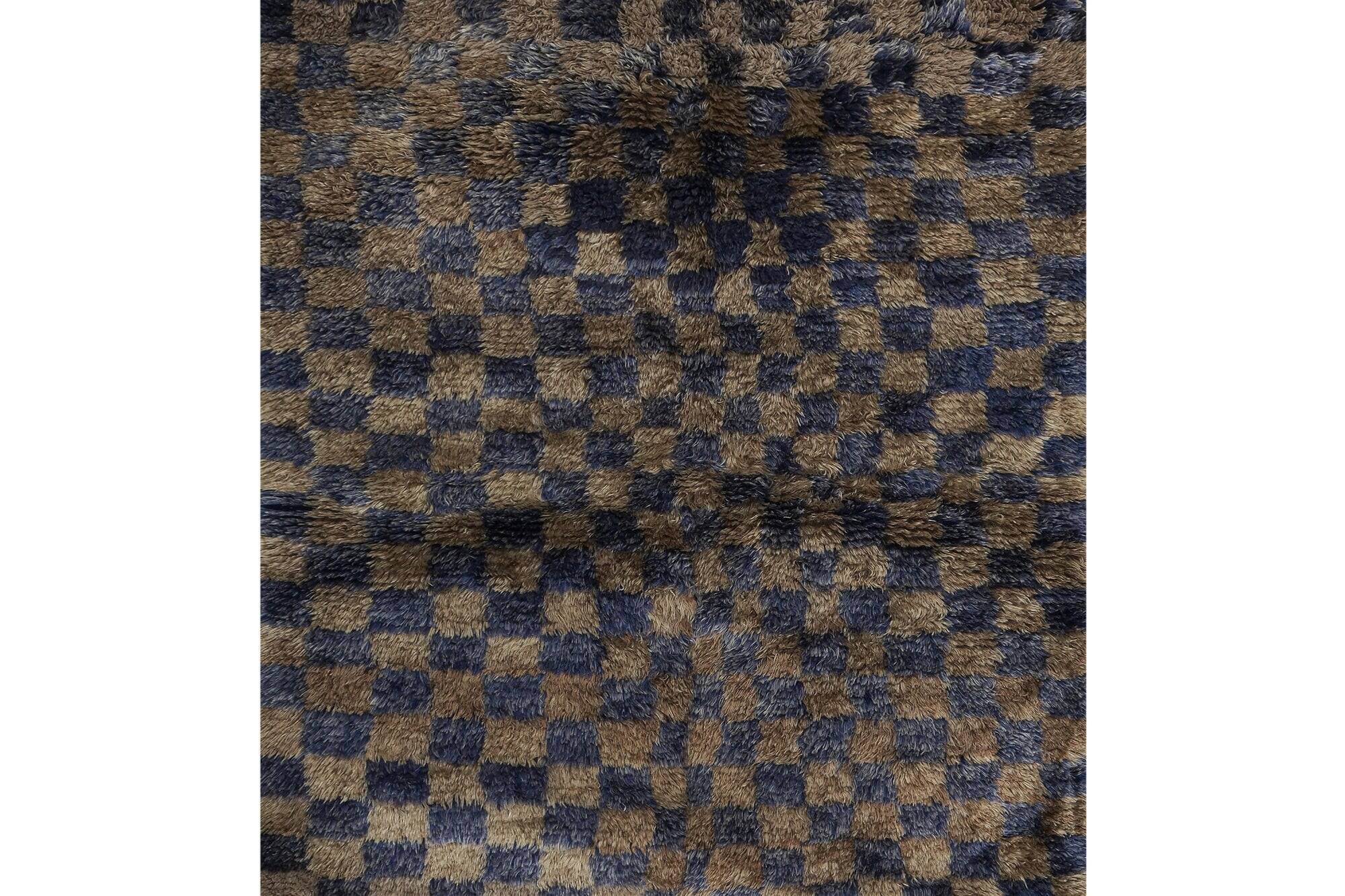 Vintage Turkish handmade rug 136x179 cm