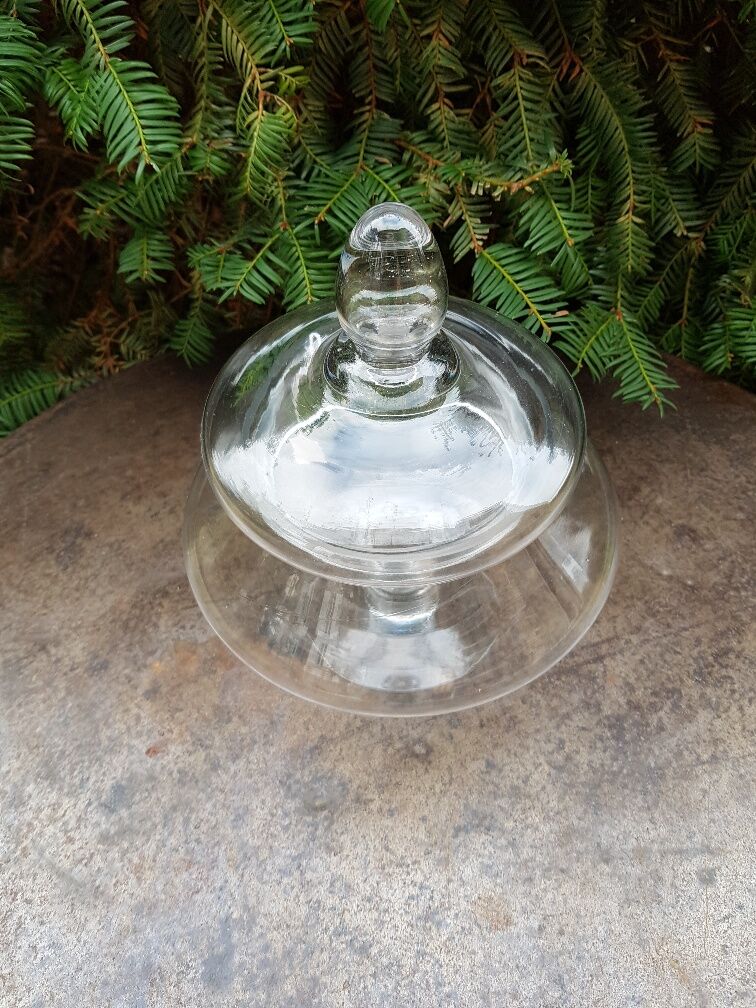 Candy cut on glass stand