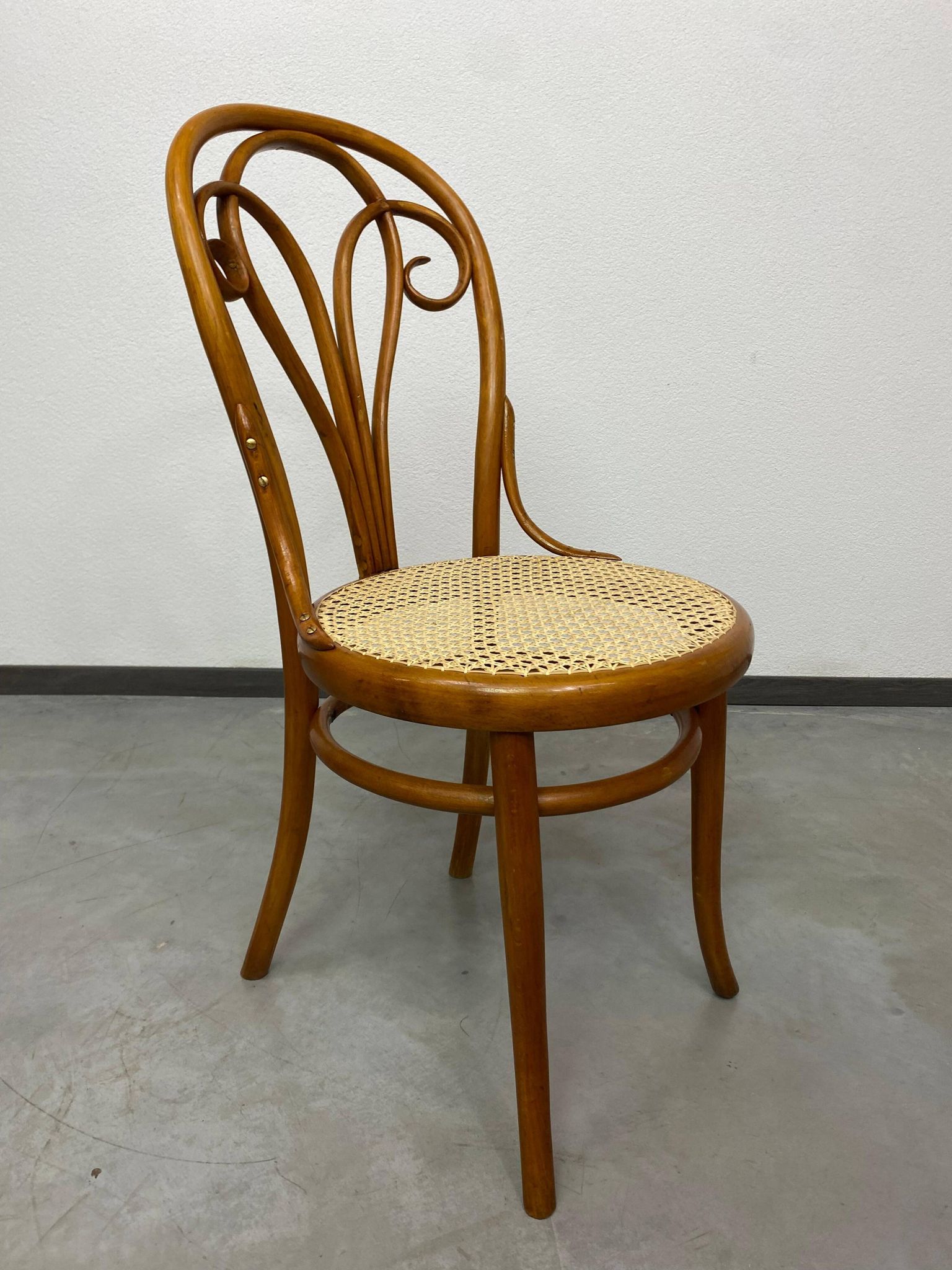 Curved wooden dining chair by Löbl Wieisskirchen