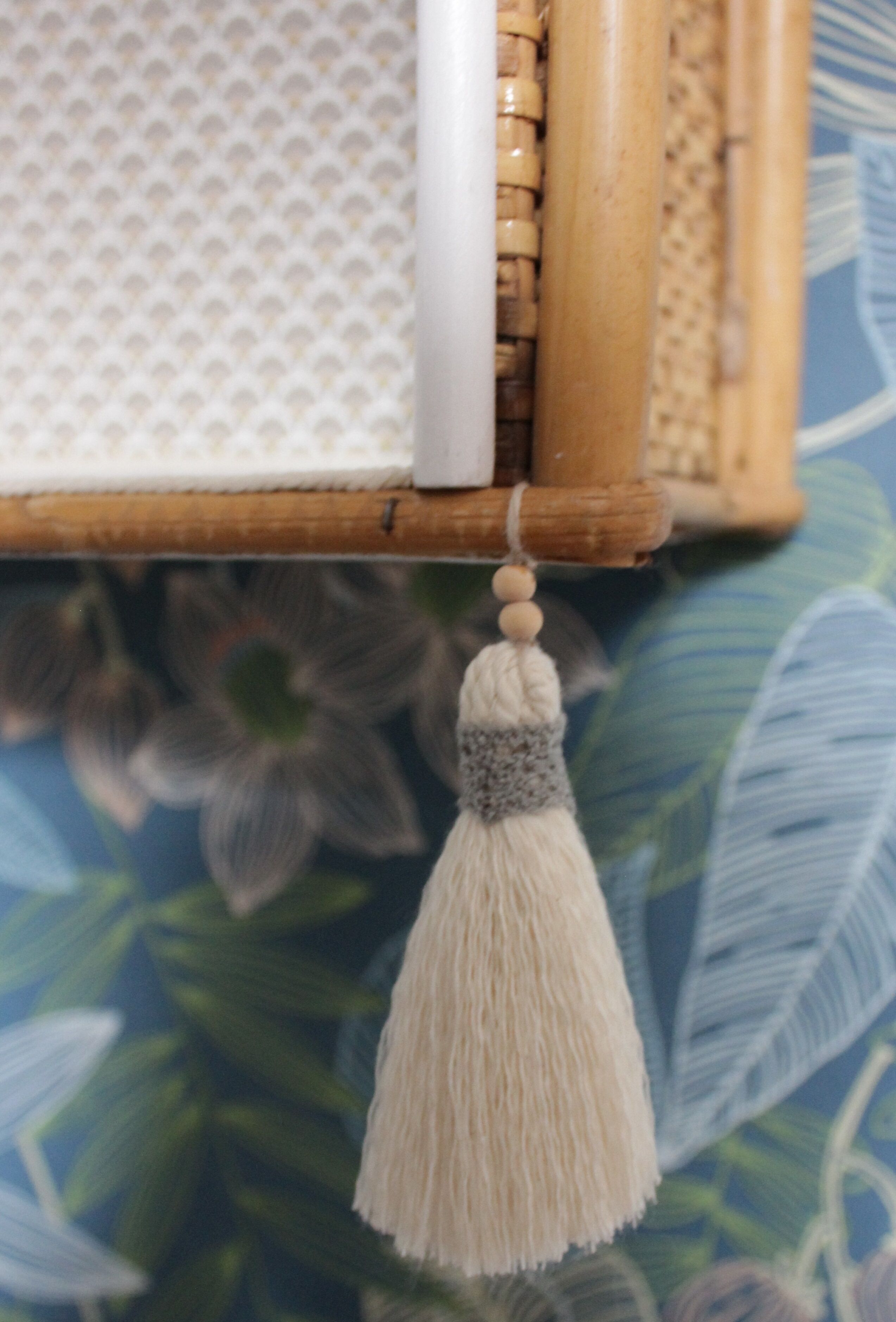 Rattan and bamboo shelf Years 60-70 revamped