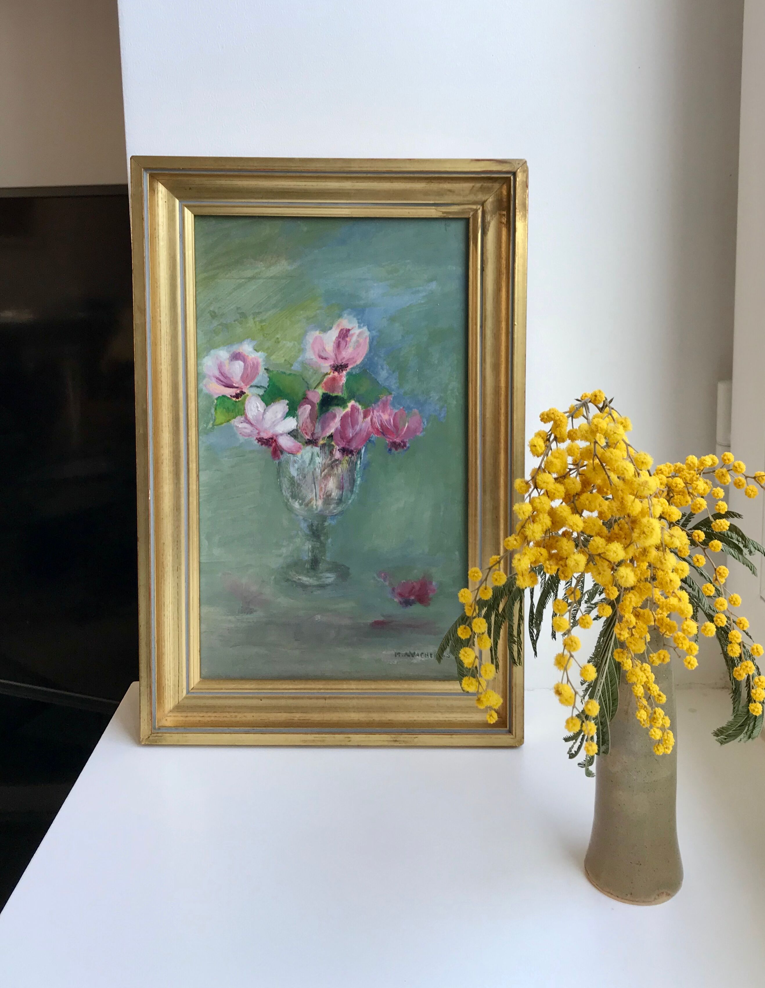 Signed bouquet of flowers table