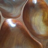 Plat en bois en forme de fleur