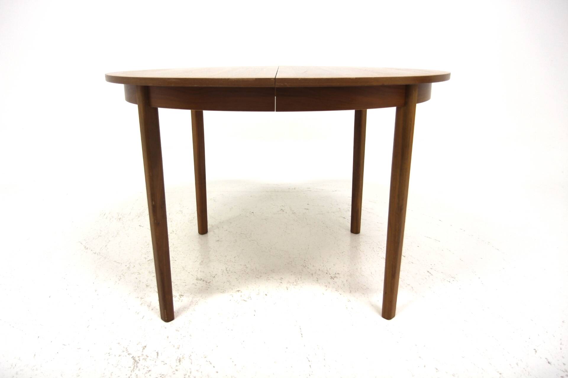 Scandinavian extendable dining table in walnut, Sweden, 1960.
