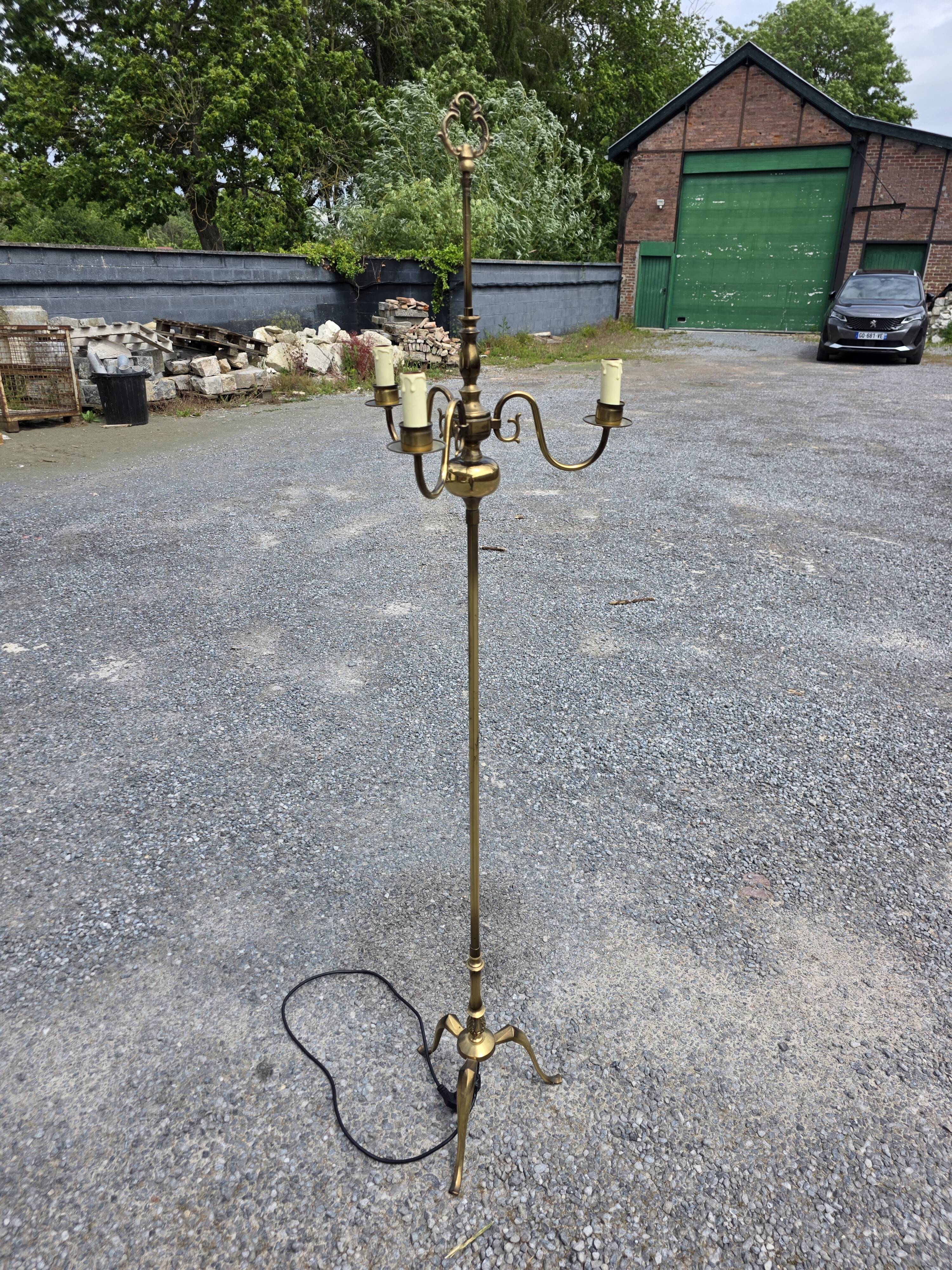 Vintage tripod floor lamp in brass from the 70s/80s.