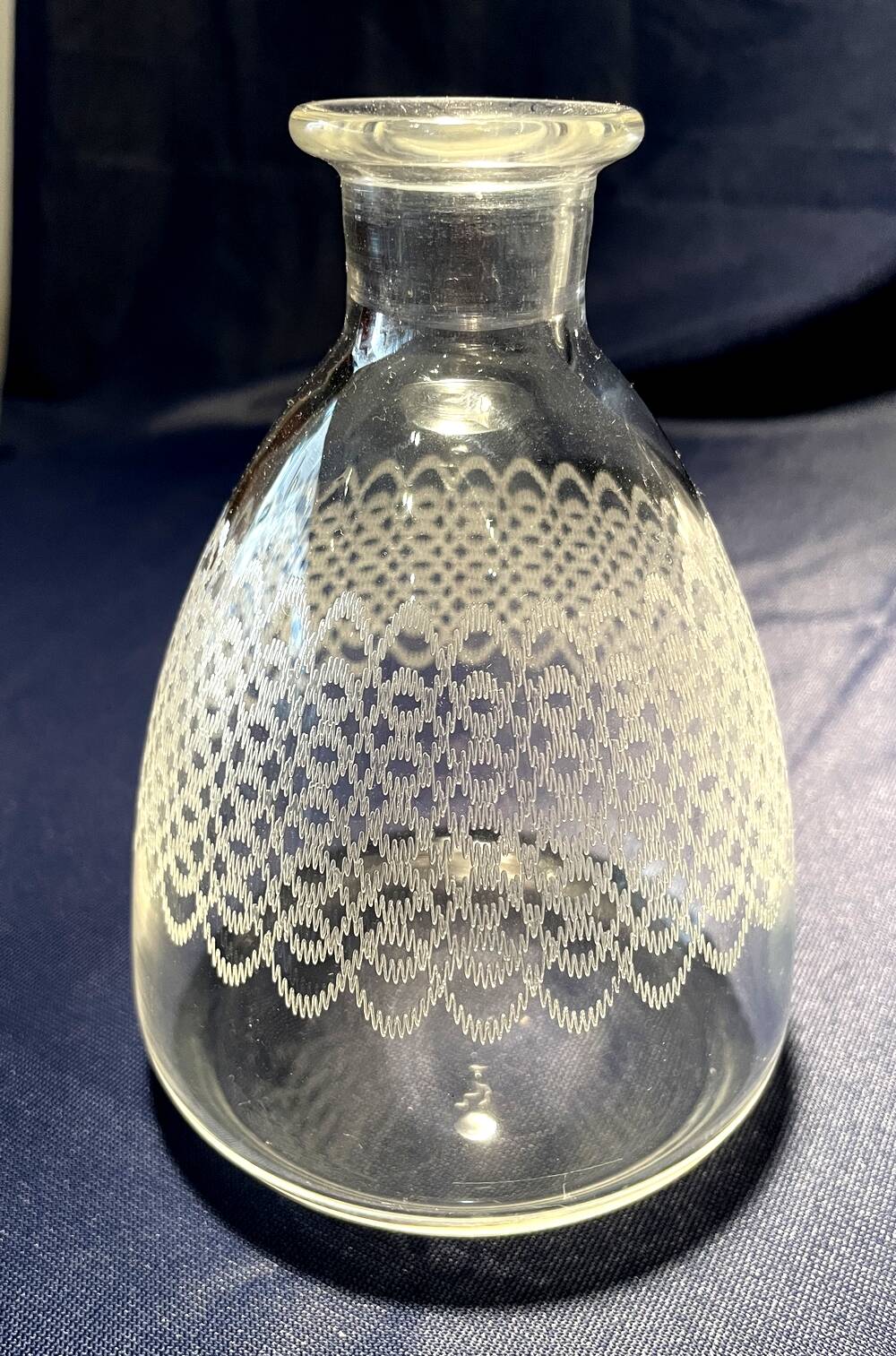 2 ENGRAVED GLASS LIQUOR CARAFES FROM THE 1930s-1940s