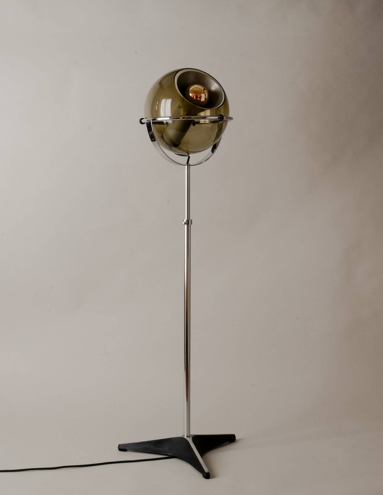 Dutch Design Raak Floorlamp ‘Globe’ by Frank Ligtelijn. The Netherlands 60s